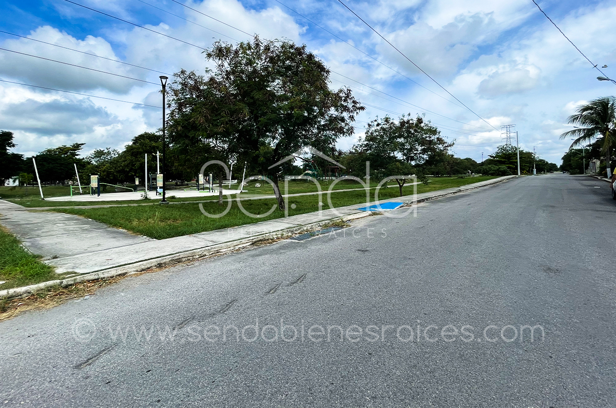 1191-34534-22WE-26-Terreno-en-Esquina-en-Venta-frente-a-Paseo-Verde-de-Tixcacal-Opichen-Merida-_(2).jpg