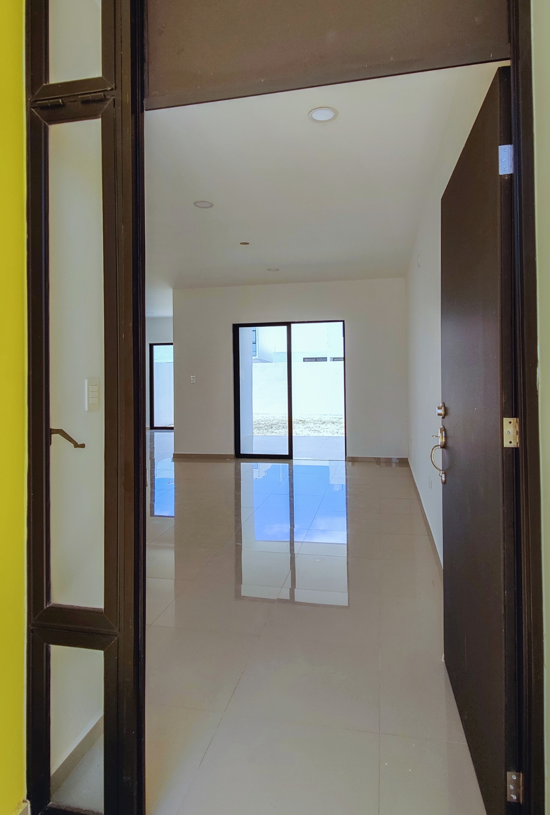 1245-37670-Casa-en-Venta-en-Residencial-Salvia-de-3-recamaras-en-esquina-con-amplio-terreno-5.jpg