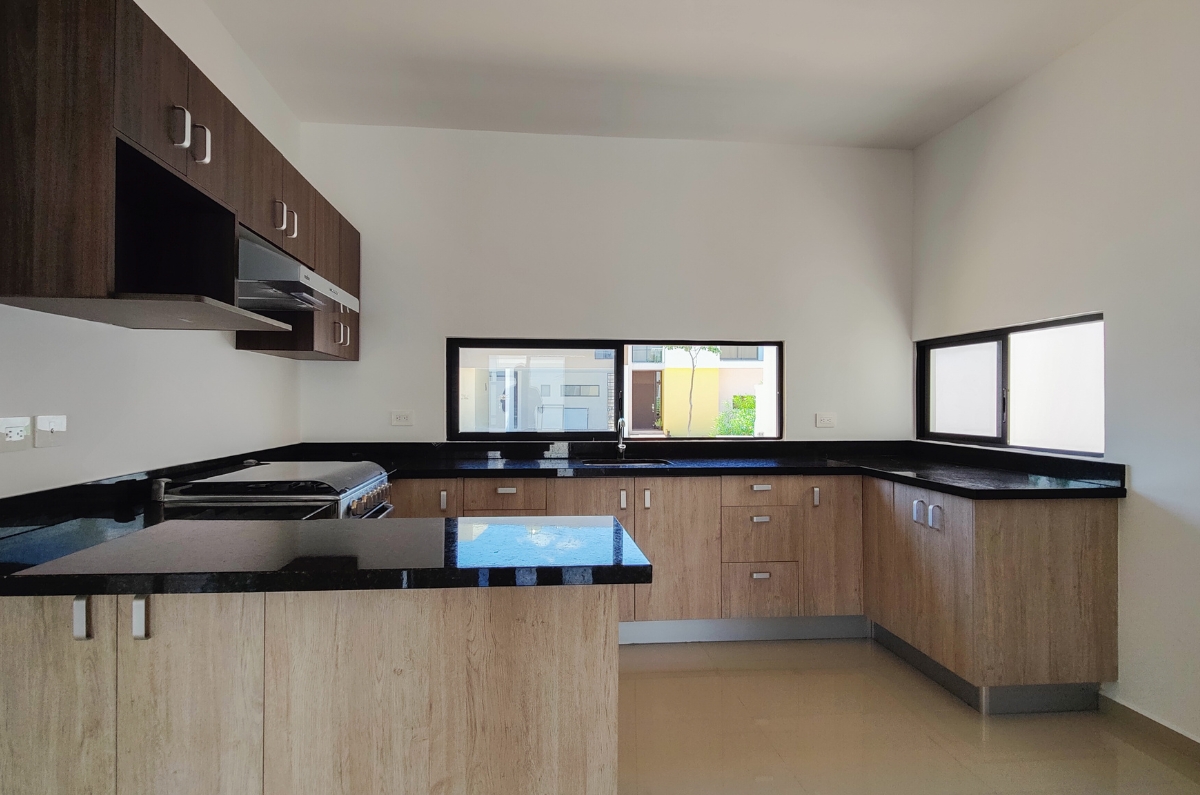 1245-37677-Casa-en-Venta-en-Residencial-Salvia-de-3-recamaras-en-esquina-con-amplio-terreno-13.jpg