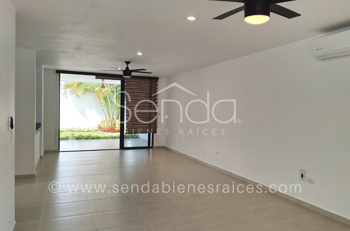 1253-35566-Casa-en-renta-en-la-privada-Fontana-en-Merida-con-4-habitaciones-y-alberca-3.jpg
