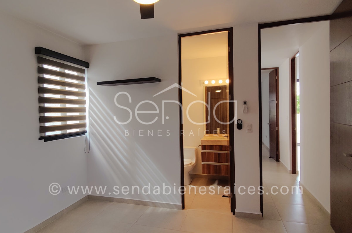 1253-35578-Casa-en-renta-en-la-privada-Fontana-en-Merida-con-4-habitaciones-y-alberca-15.jpg