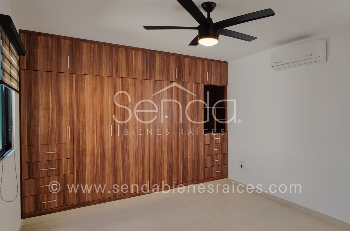 1253-35579-Casa-en-renta-en-la-privada-Fontana-en-Merida-con-4-habitaciones-y-alberca-16.jpg