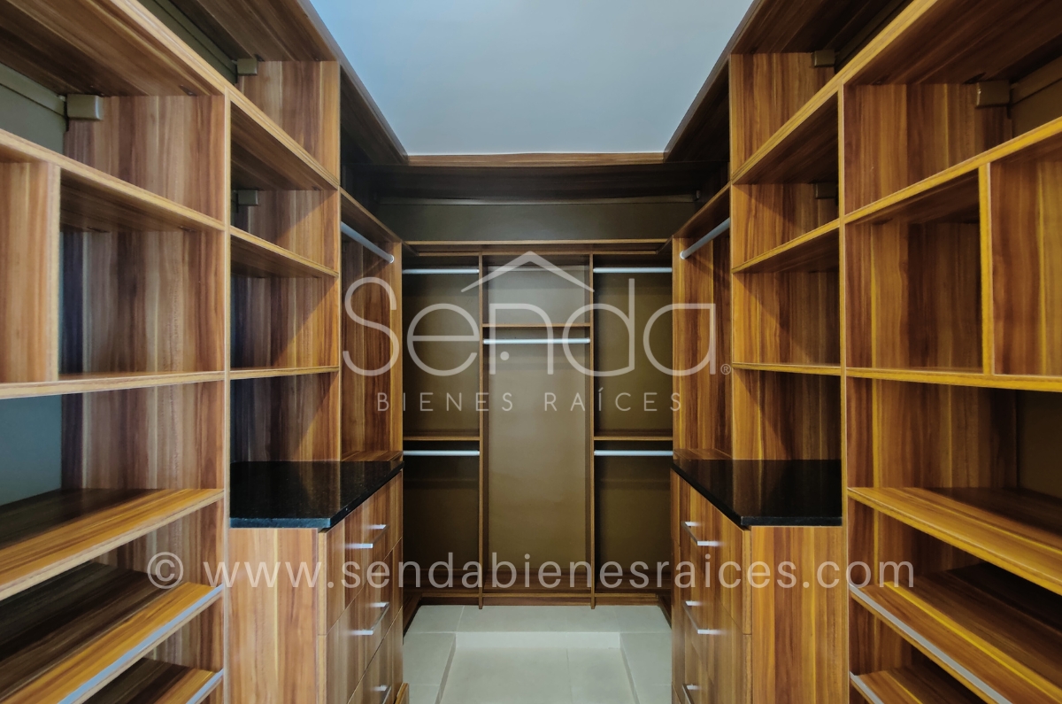 1253-35586-Casa-en-renta-en-la-privada-Fontana-en-Merida-con-4-habitaciones-y-alberca-23.jpg