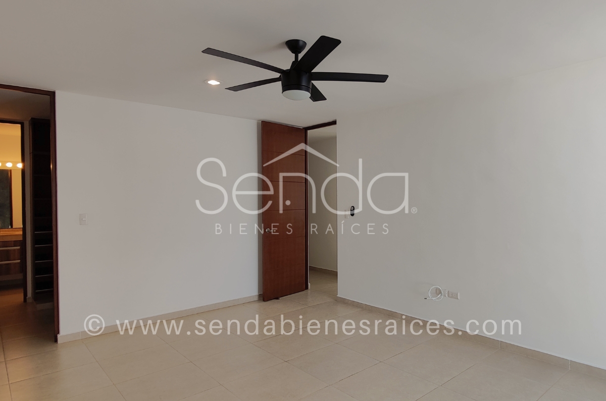 1253-35587-Casa-en-renta-en-la-privada-Fontana-en-Merida-con-4-habitaciones-y-alberca-24.jpg