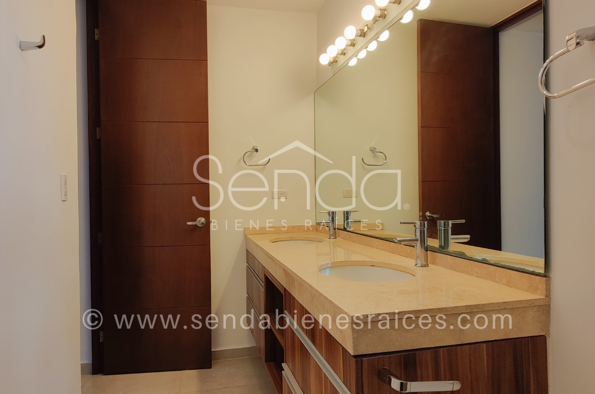 1253-35588-Casa-en-renta-en-la-privada-Fontana-en-Merida-con-4-habitaciones-y-alberca-26.jpg