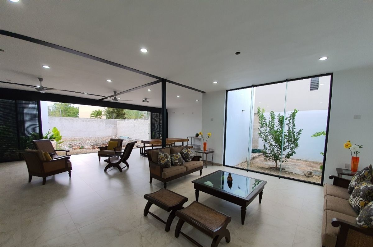 1303-36912-Residencia-en-Venta-ubicada-en-Allegra-Residencial-Merida-con-Paneles-solares-3.jpg