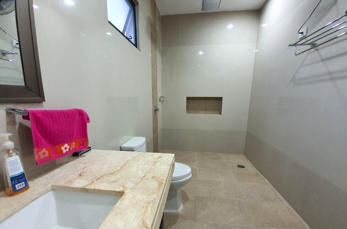1303-36918-Residencia-en-Venta-ubicada-en-Allegra-Residencial-Merida-con-Paneles-solares-9.jpg
