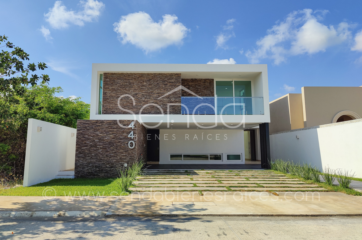 1305-36949-Casa_en_Venta_en_la_Privada_NorteMerida_con_recamara_en_Planta_Baja_y_Alberca_(2).jpg