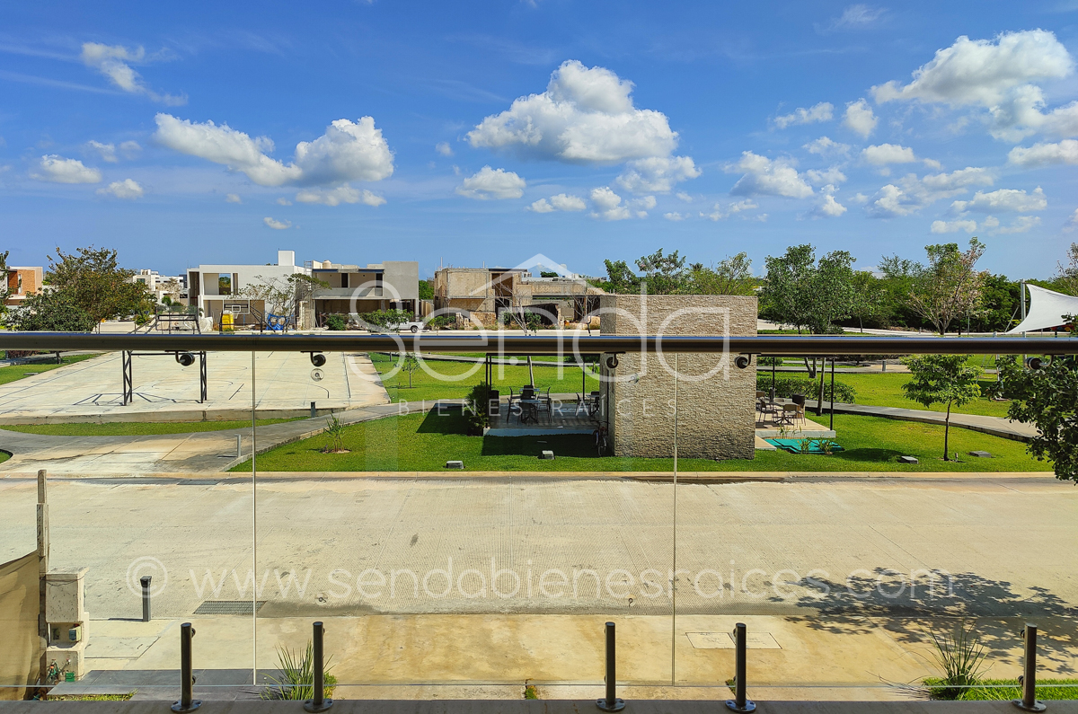 1305-36951-Casa_en_Venta_en_la_Privada_NorteMerida_con_recamara_en_Planta_Baja_y_Alberca_(1).jpg