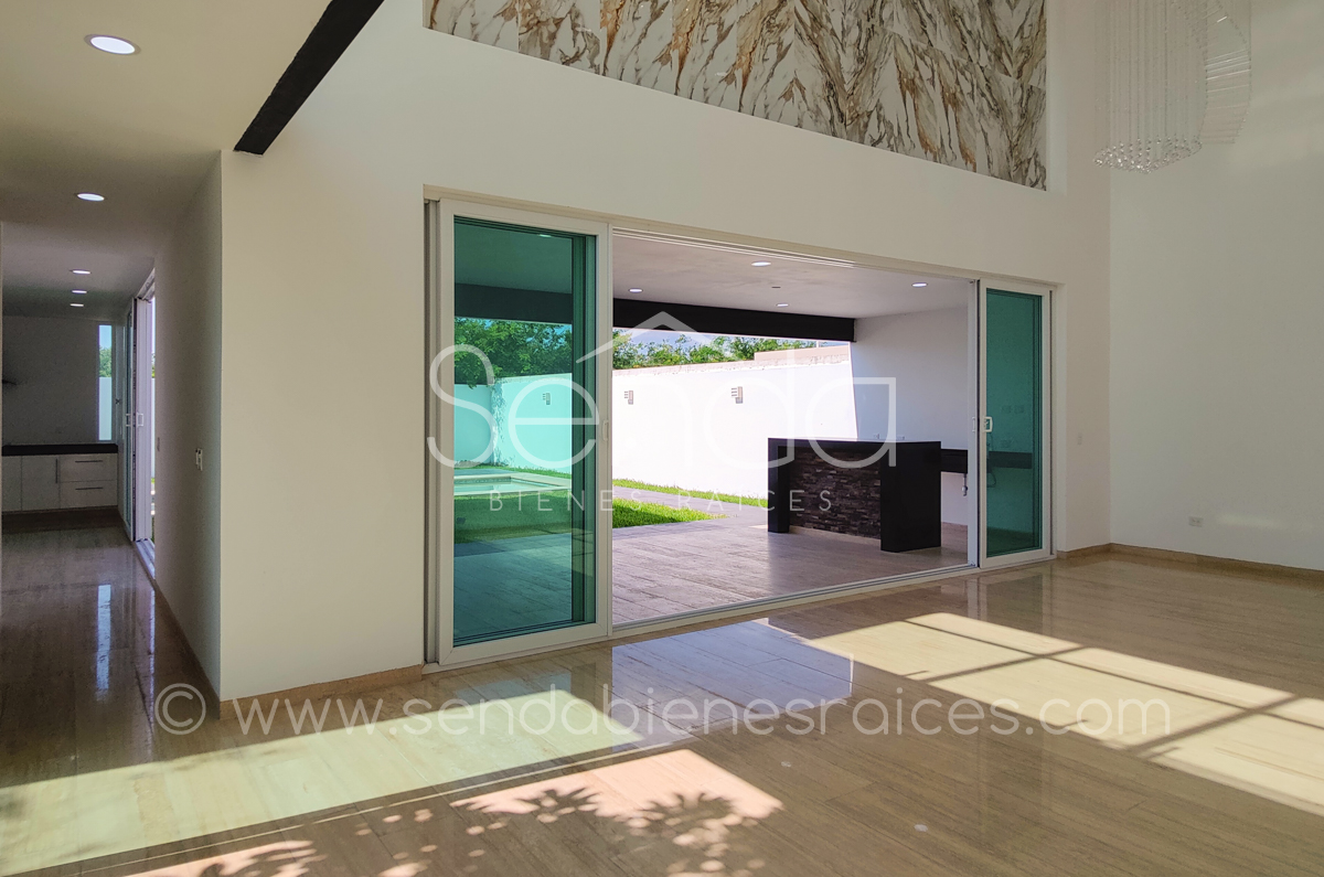 1305-36954-Casa_en_Venta_en_la_Privada_NorteMerida_con_recamara_en_Planta_Baja_y_Alberca_(5).jpg