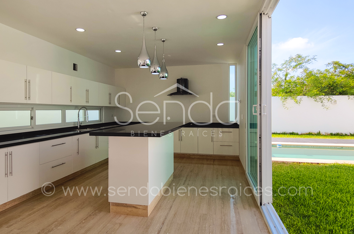 1305-36956-Casa_en_Venta_en_la_Privada_NorteMerida_con_recamara_en_Planta_Baja_y_Alberca_(7).jpg