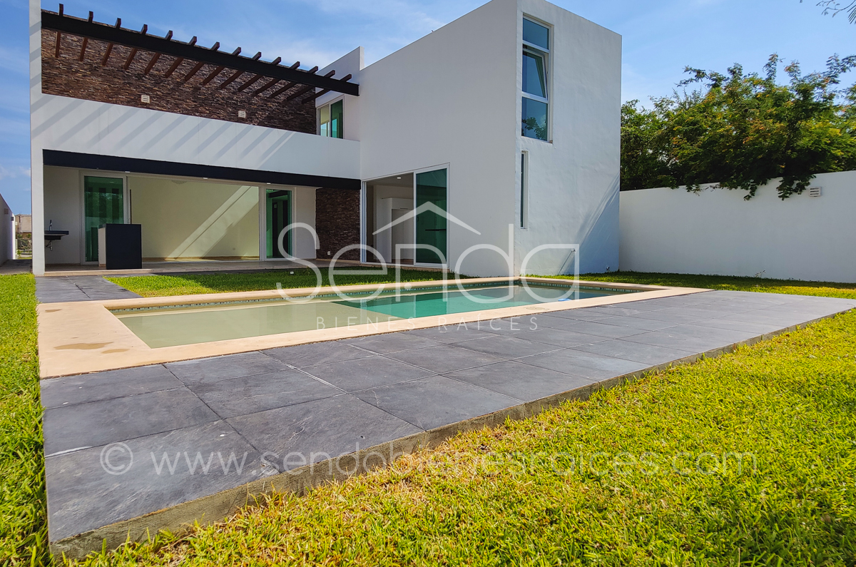 1305-36960-Casa_en_Venta_en_la_Privada_NorteMerida_con_recamara_en_Planta_Baja_y_Alberca_(11).jpg