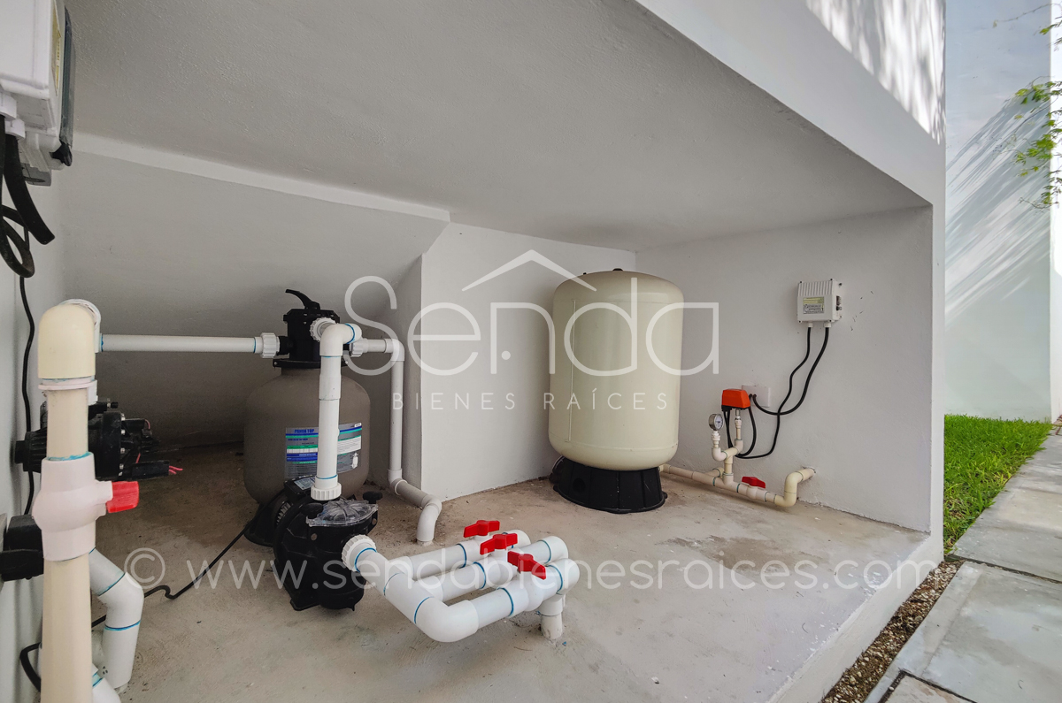1305-36962-Casa_en_Venta_en_la_Privada_NorteMerida_con_recamara_en_Planta_Baja_y_Alberca_(13).jpg