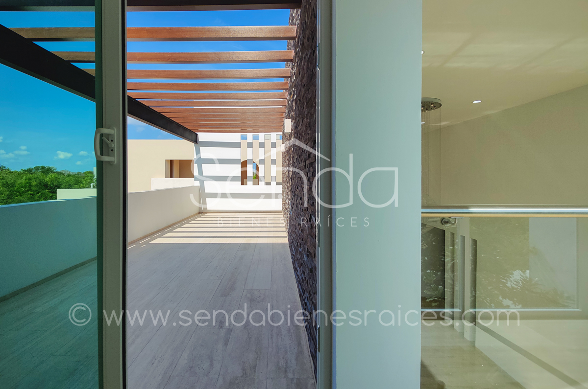 1305-36965-Casa_en_Venta_en_la_Privada_NorteMerida_con_recamara_en_Planta_Baja_y_Alberca_(16).jpg