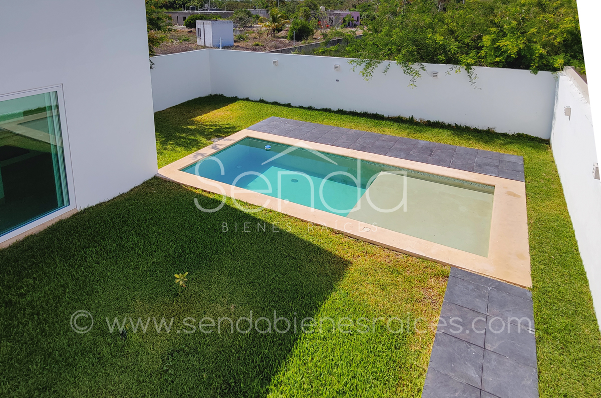 1305-36968-Casa_en_Venta_en_la_Privada_NorteMerida_con_recamara_en_Planta_Baja_y_Alberca_(19).jpg