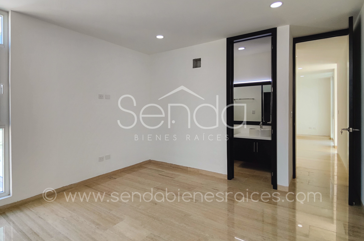 1305-36974-Casa_en_Venta_en_la_Privada_NorteMerida_con_recamara_en_Planta_Baja_y_Alberca_(25).jpg