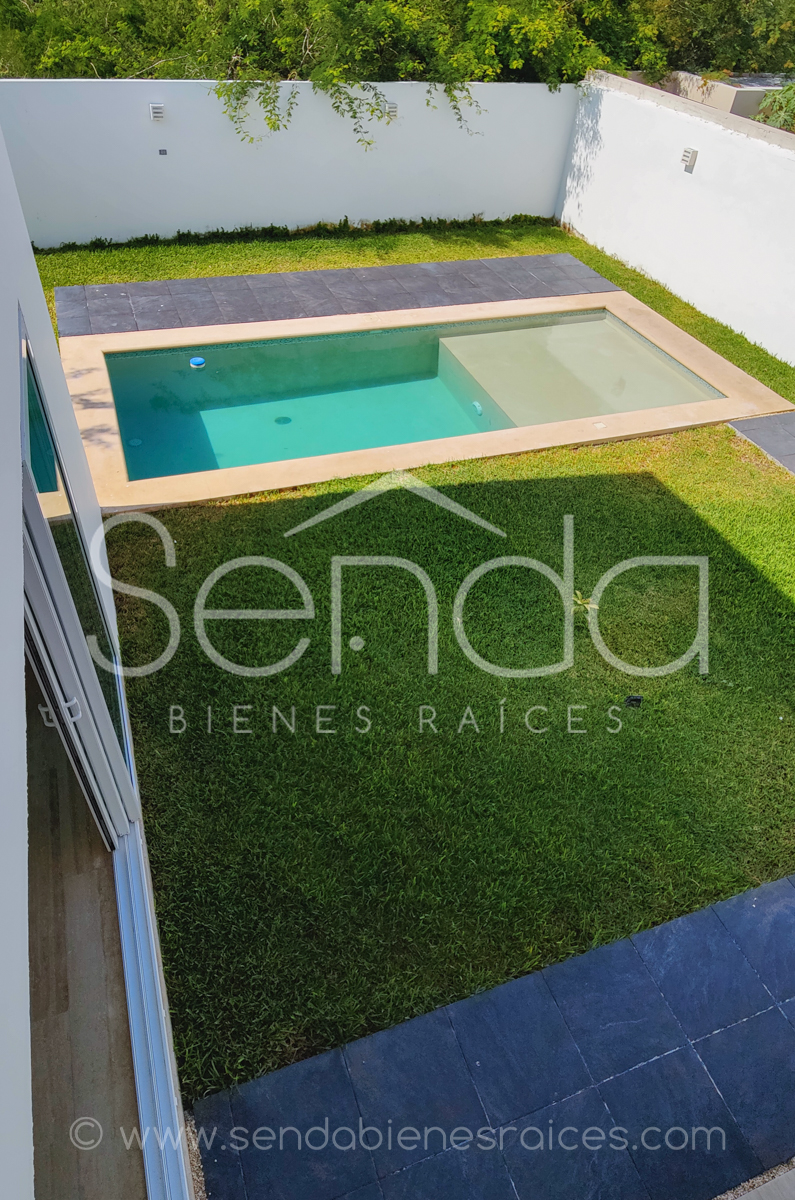 1305-37001-Casa_en_Venta_en_la_Privada_NorteMerida_con_recamara_en_Planta_Baja_y_Alberca_(15).jpg