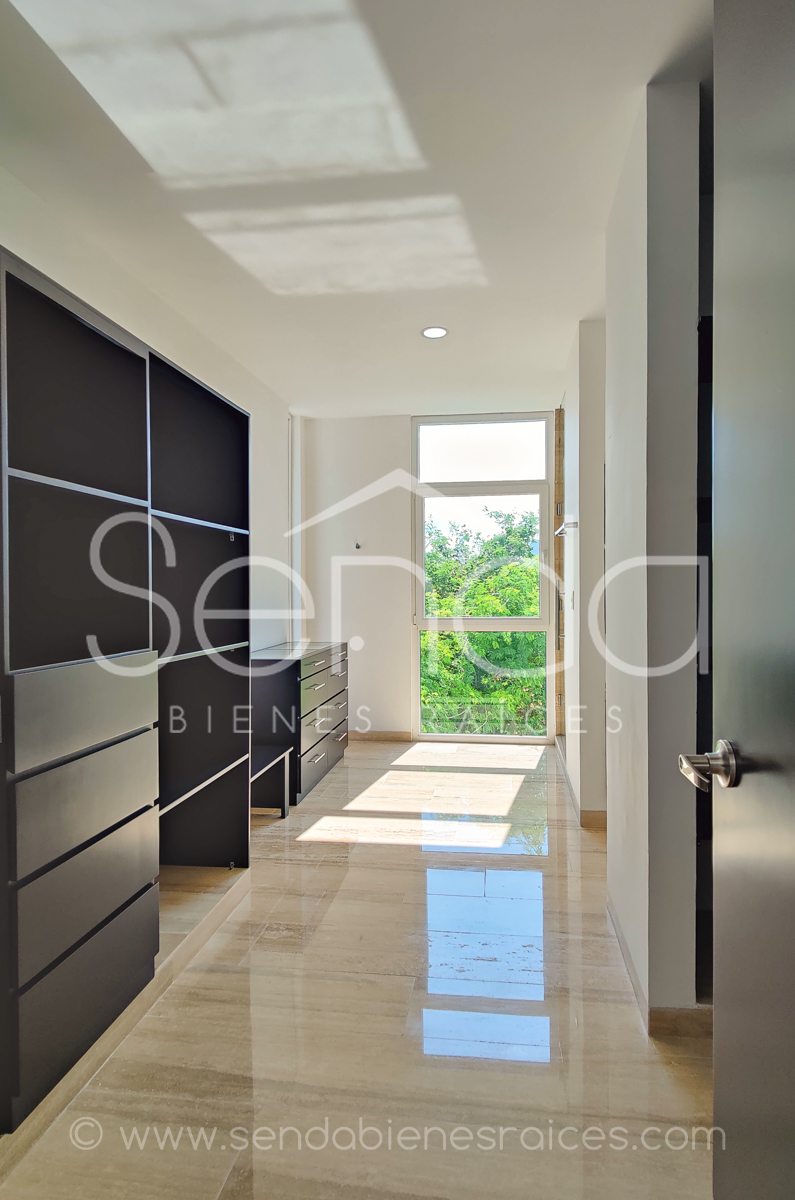 1305-37005-Casa_en_Venta_en_la_Privada_NorteMerida_con_recamara_en_Planta_Baja_y_Alberca_(19).jpg