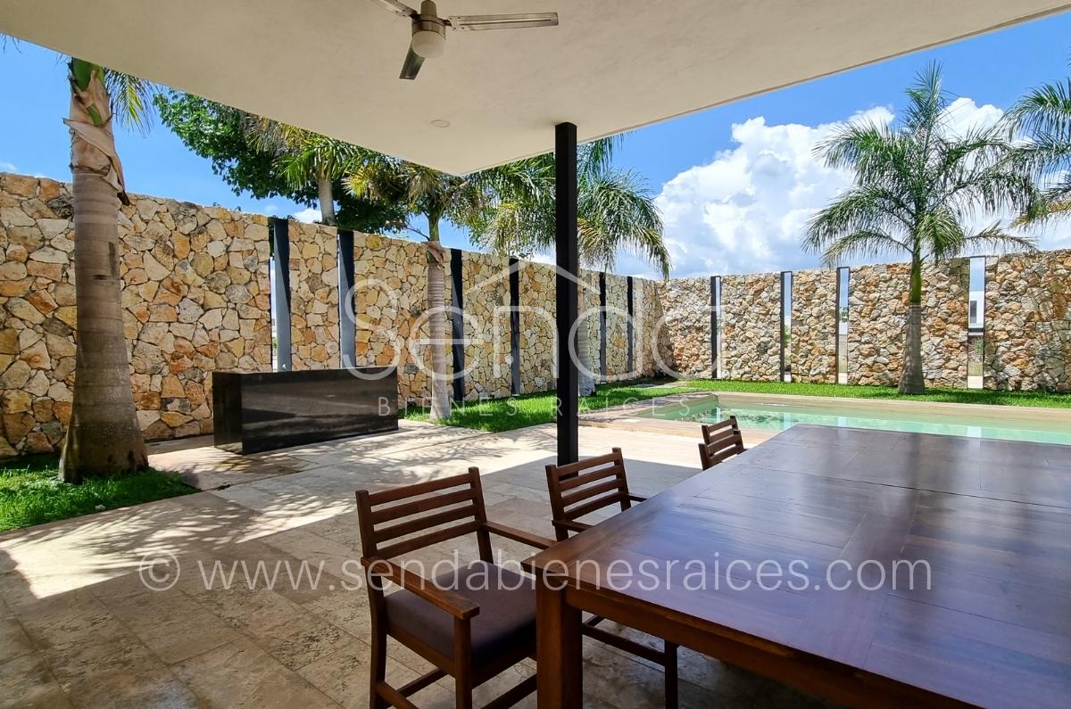 1405-40247-Casa-Kiin-en-Venta-en-Merida-Zentura-con-recamara-en-planta-baja-y-alberca-7.jpg