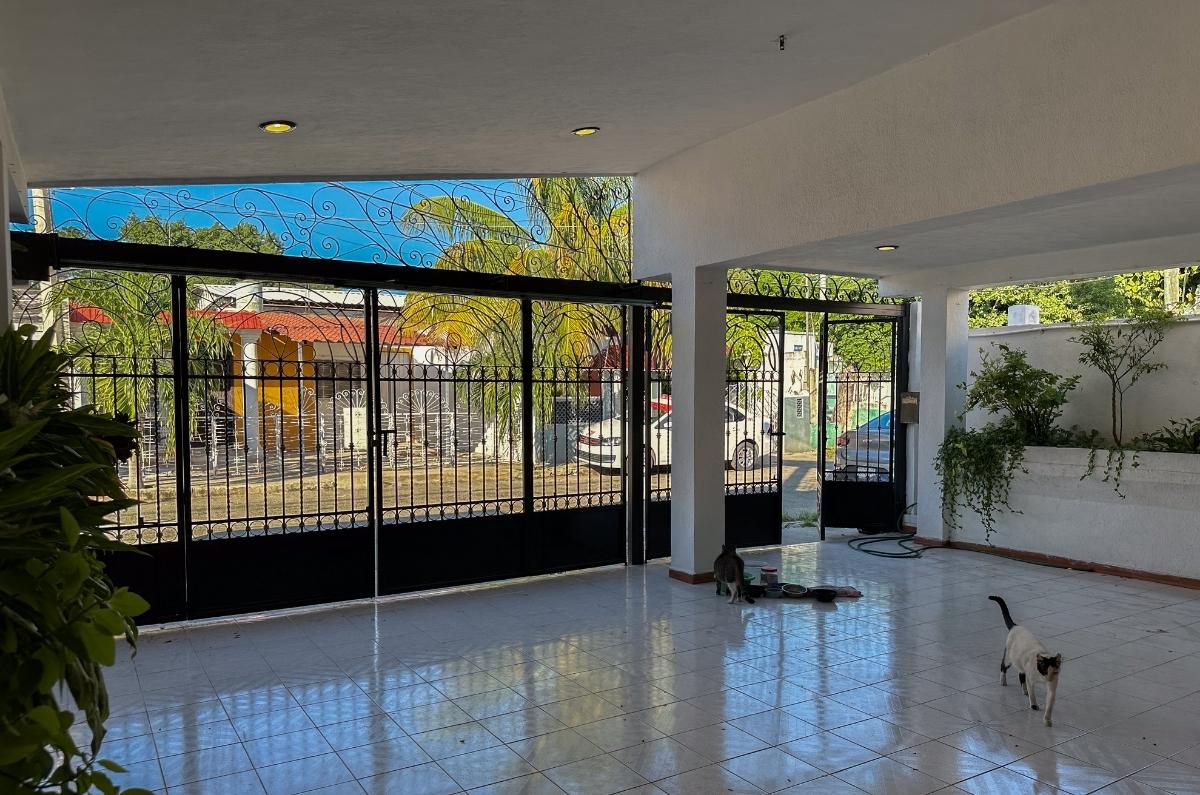 1428-40574-Casa-en-venta-de-4-habitaciones-a-12-minutos-del-Barrio-de-Santiago-en-Merida-6.jpg