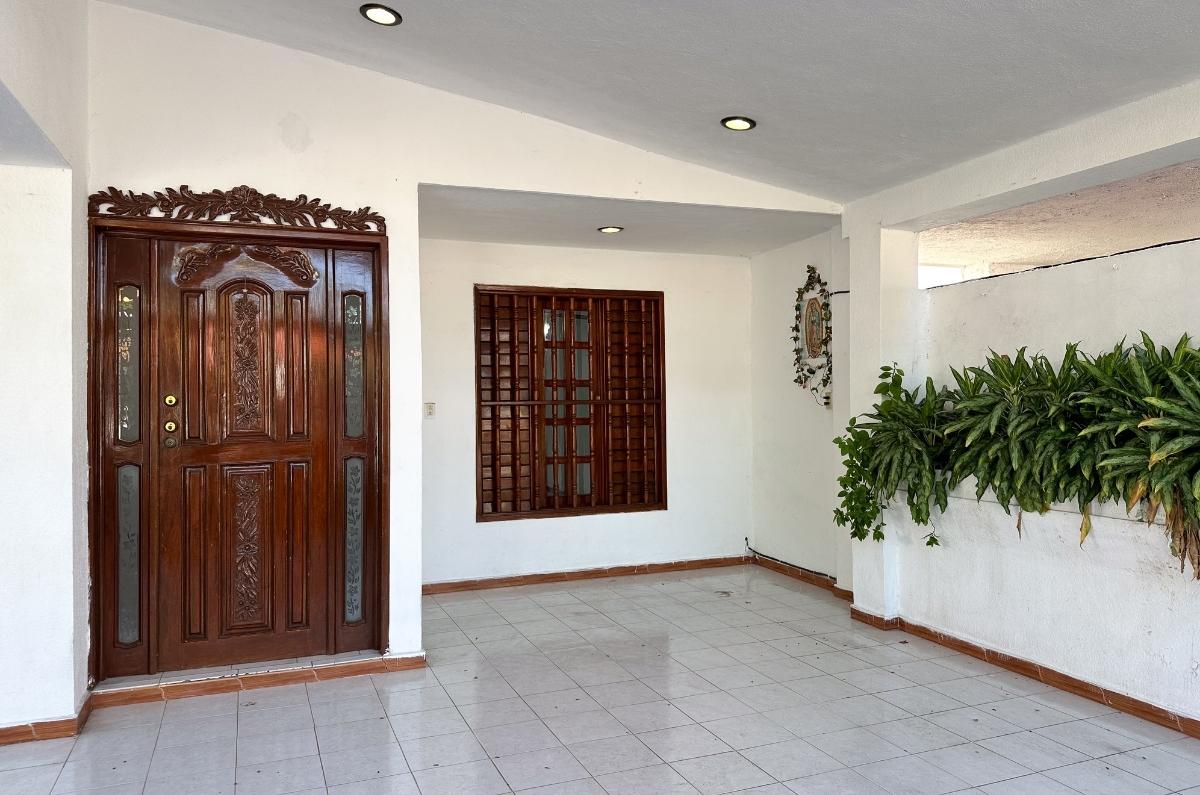 1428-40576-Casa-en-venta-de-4-habitaciones-a-12-minutos-del-Barrio-de-Santiago-en-Merida-8.jpg