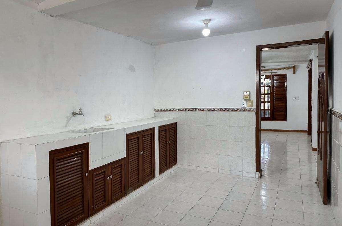 1428-40584-Casa-en-venta-de-4-habitaciones-a-12-minutos-del-Barrio-de-Santiago-en-Merida-16.jpg