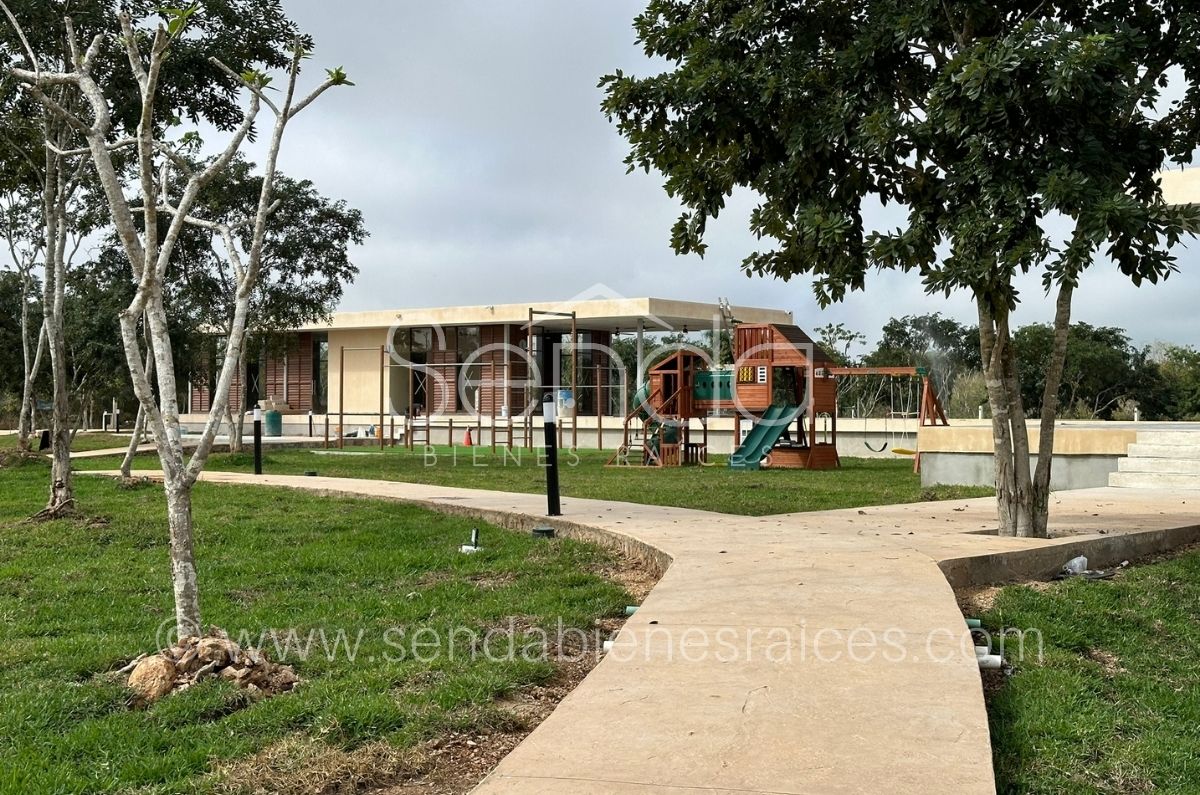 1438-43072-Terreno-residencial-en-privada-en-venta-con-amenidades-en-Cholul-Merida_(1).jpg