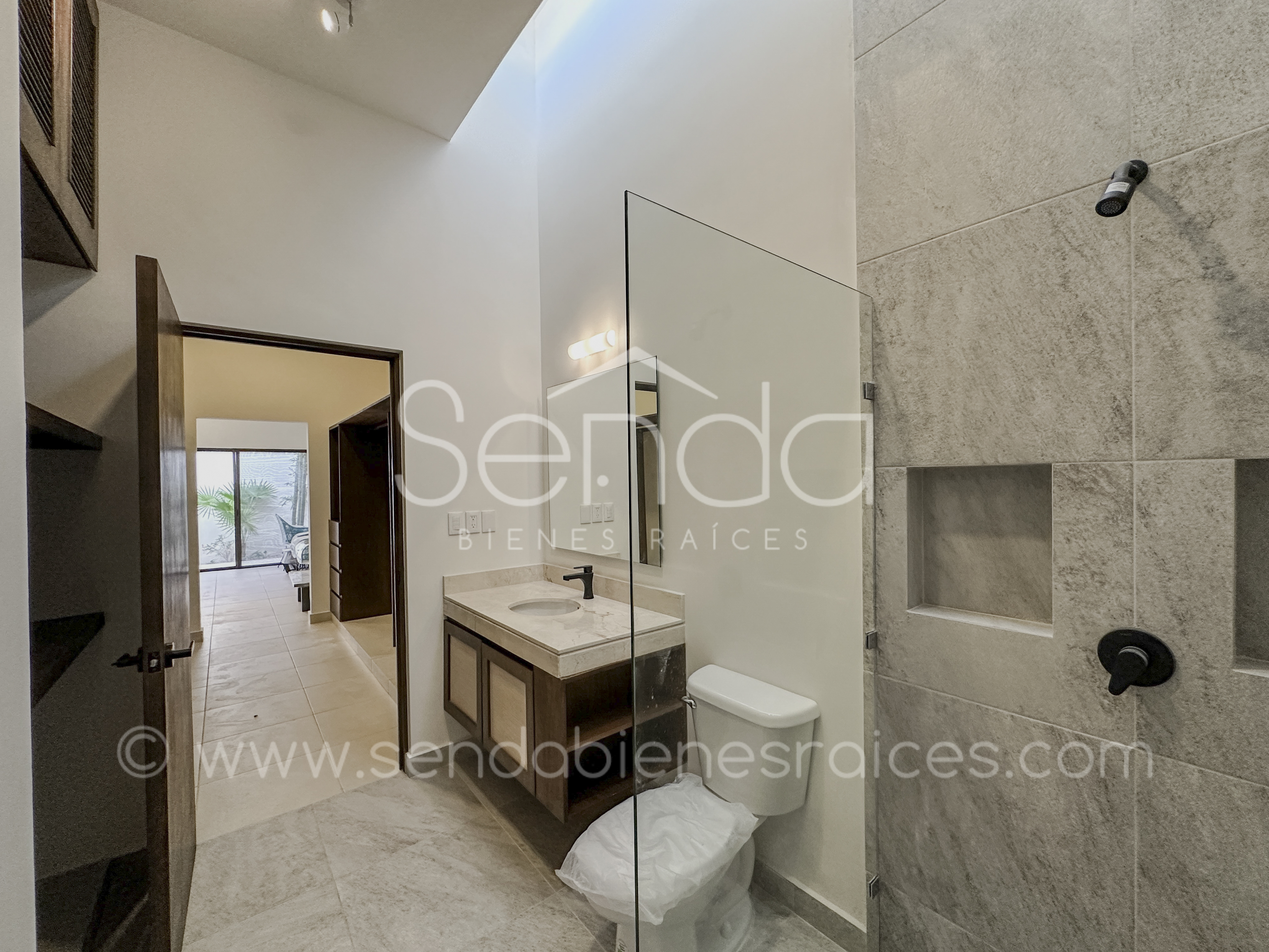 1468-47722--Casa-Tiki-Tiki-en-venta-de-una-planta-en-Cholul-Mérida-3-habitaciones-y-alberca_(82).jpg