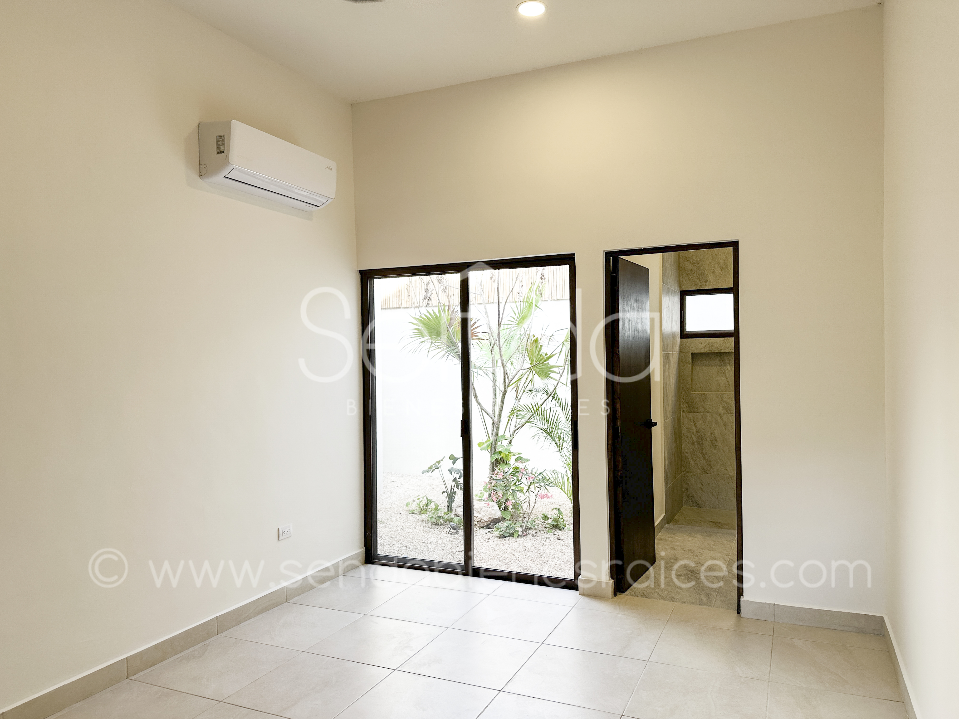 1468-47726--Casa-Tiki-Tiki-en-venta-de-una-planta-en-Cholul-Mérida-3-habitaciones-y-alberca_(86).jpg