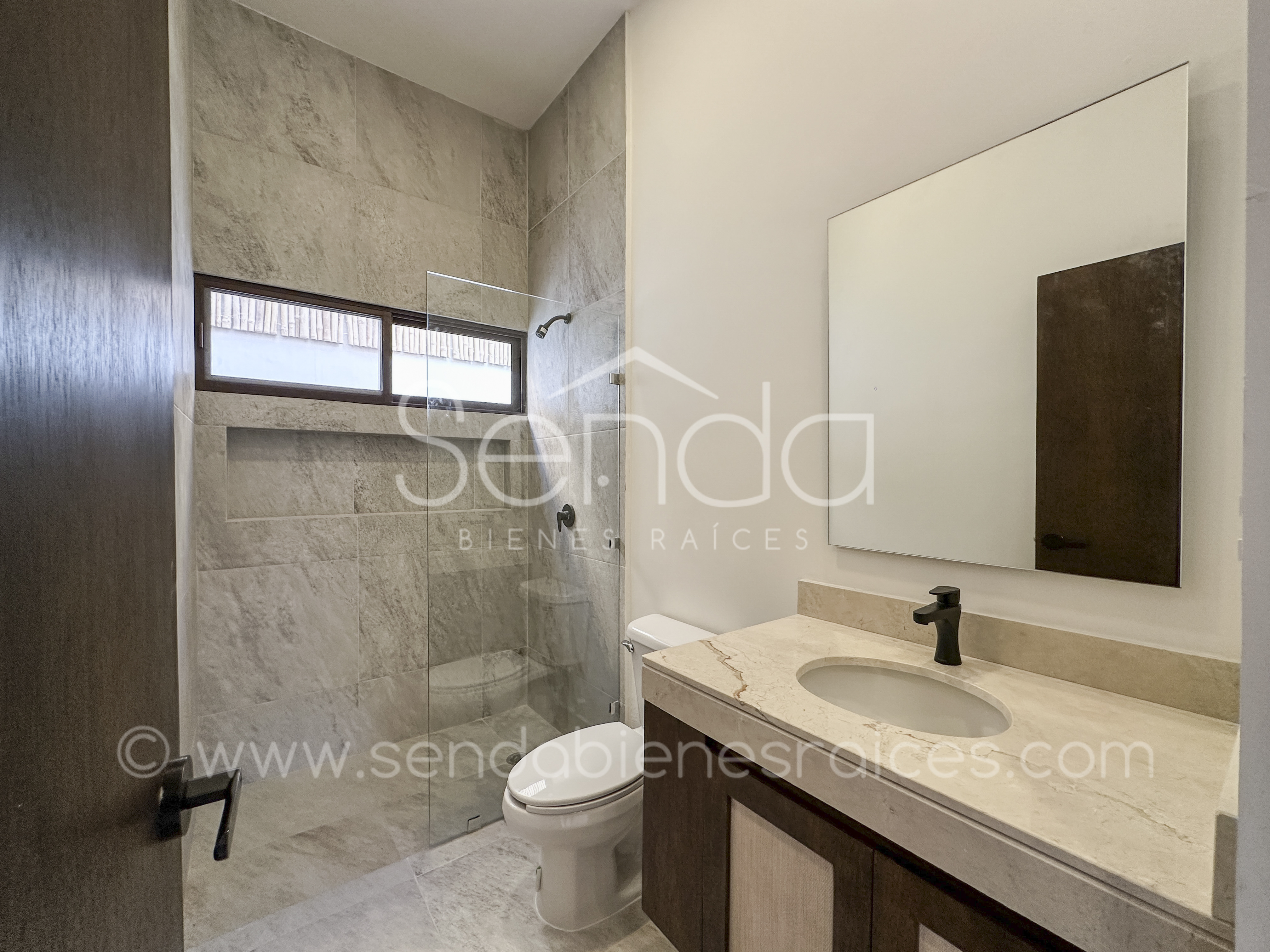 1468-47728--Casa-Tiki-Tiki-en-venta-de-una-planta-en-Cholul-Mérida-3-habitaciones-y-alberca_(88).jpg