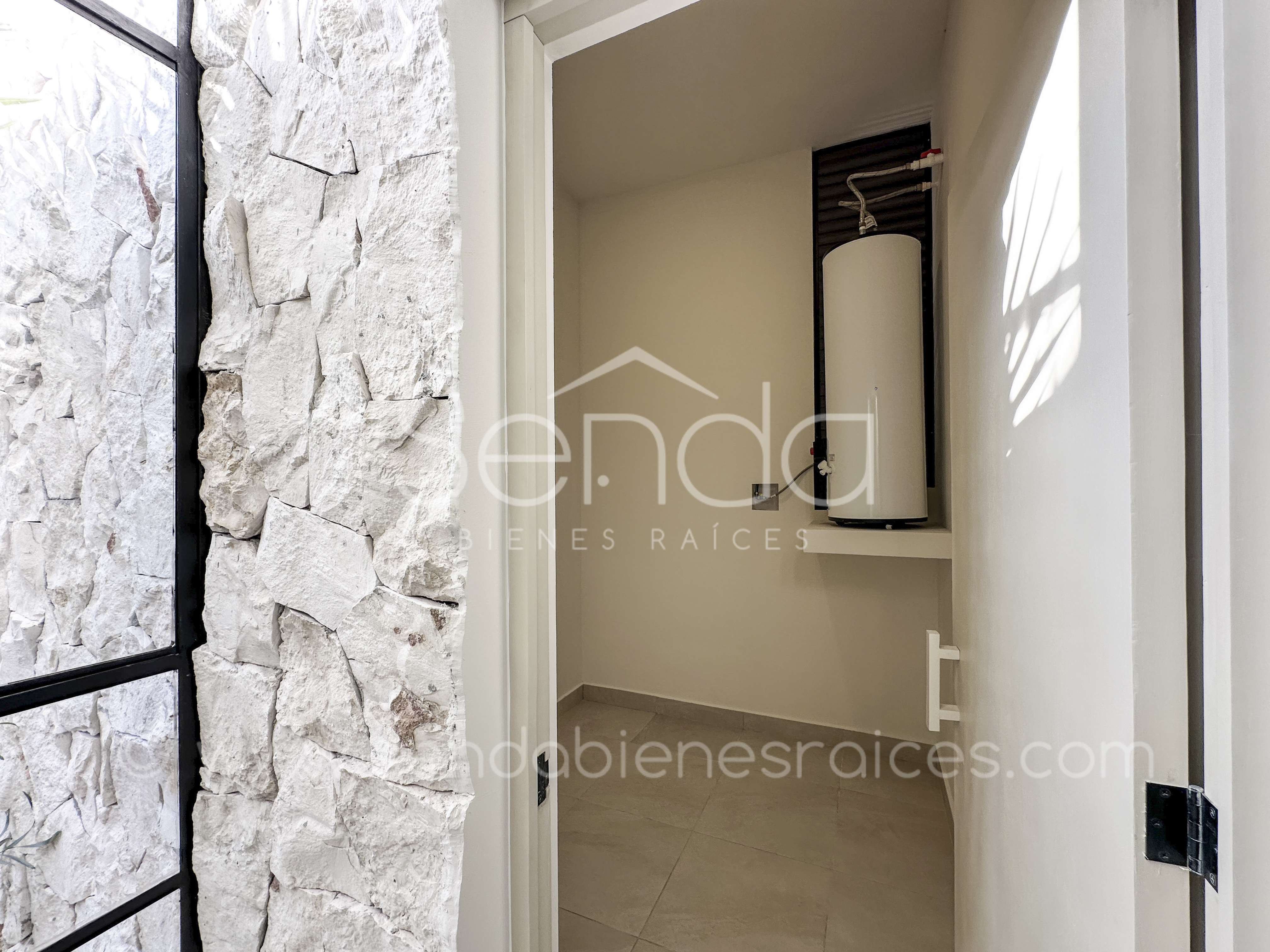 1468-47735--Casa-Tiki-Tiki-en-venta-de-una-planta-en-Cholul-Mérida-3-habitaciones-y-alberca_(95).jpg