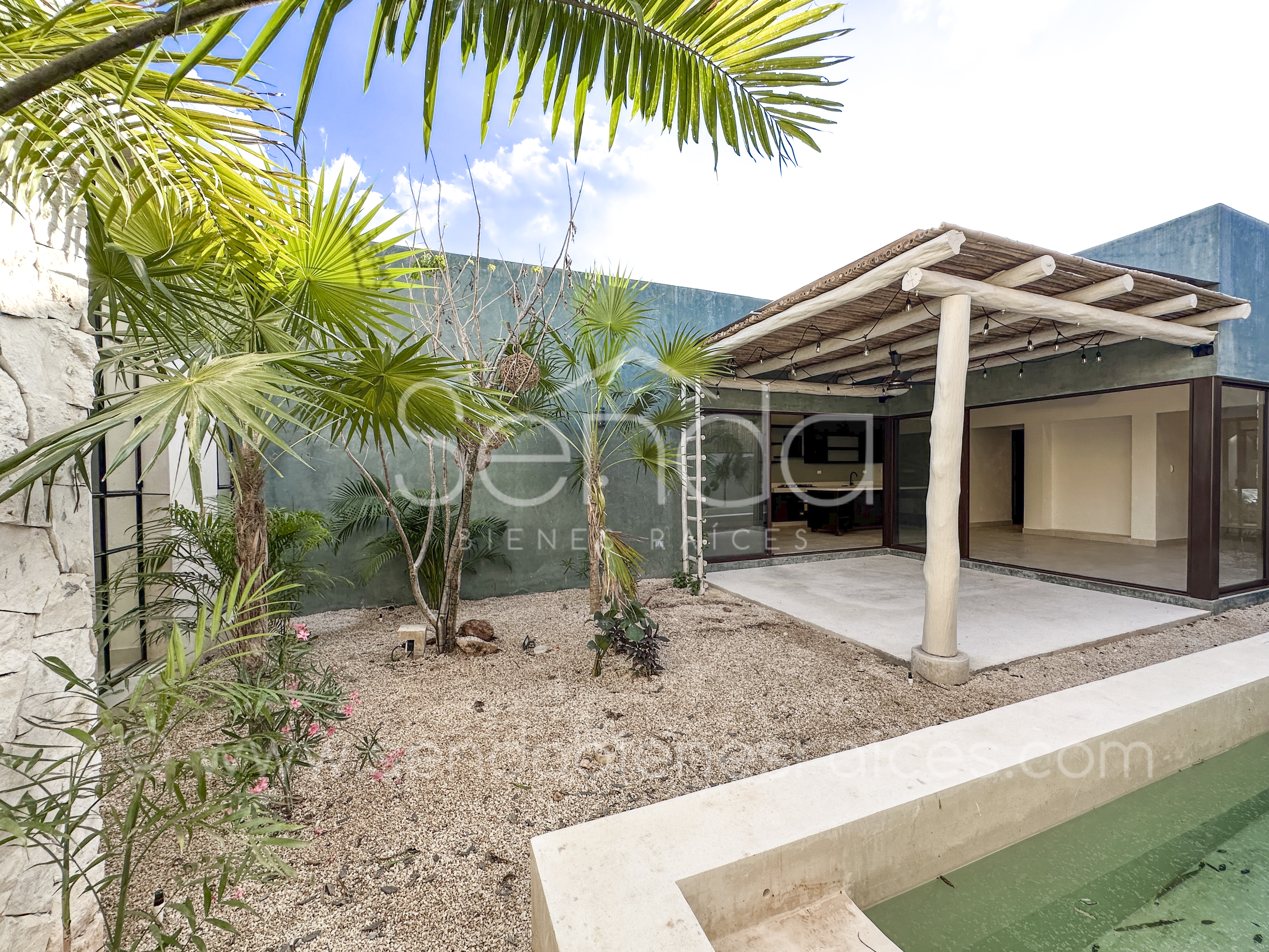 1468-47745--Casa-Tiki-Tiki-en-venta-de-una-planta-en-Cholul-Mérida-3-habitaciones-y-alberca_(105).jpg
