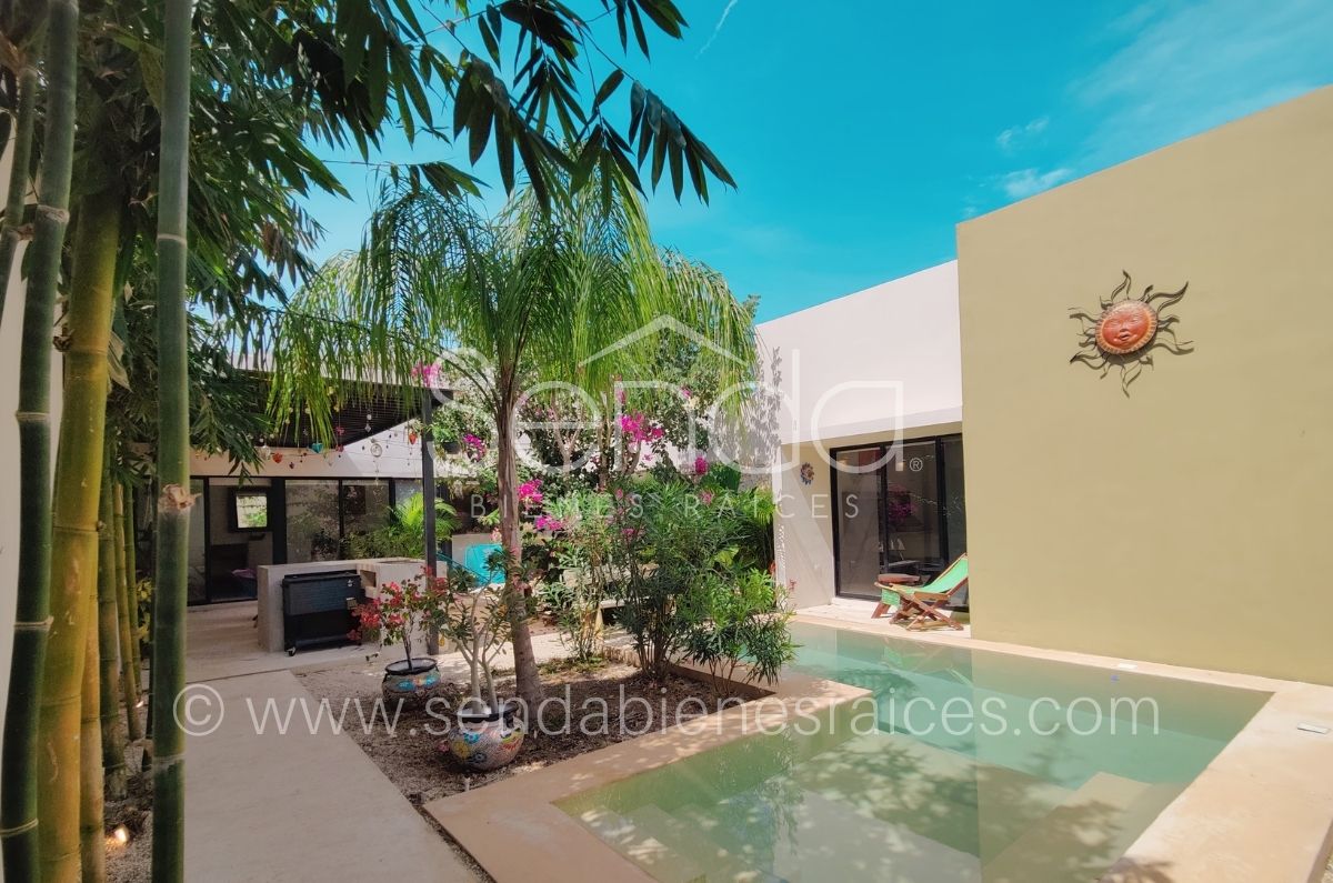 1509-42863-Casa-en-venta-en-Cholul-Merida-una-planta-con-3-habitaciones-alberca-y-paneles-MA26.jpg