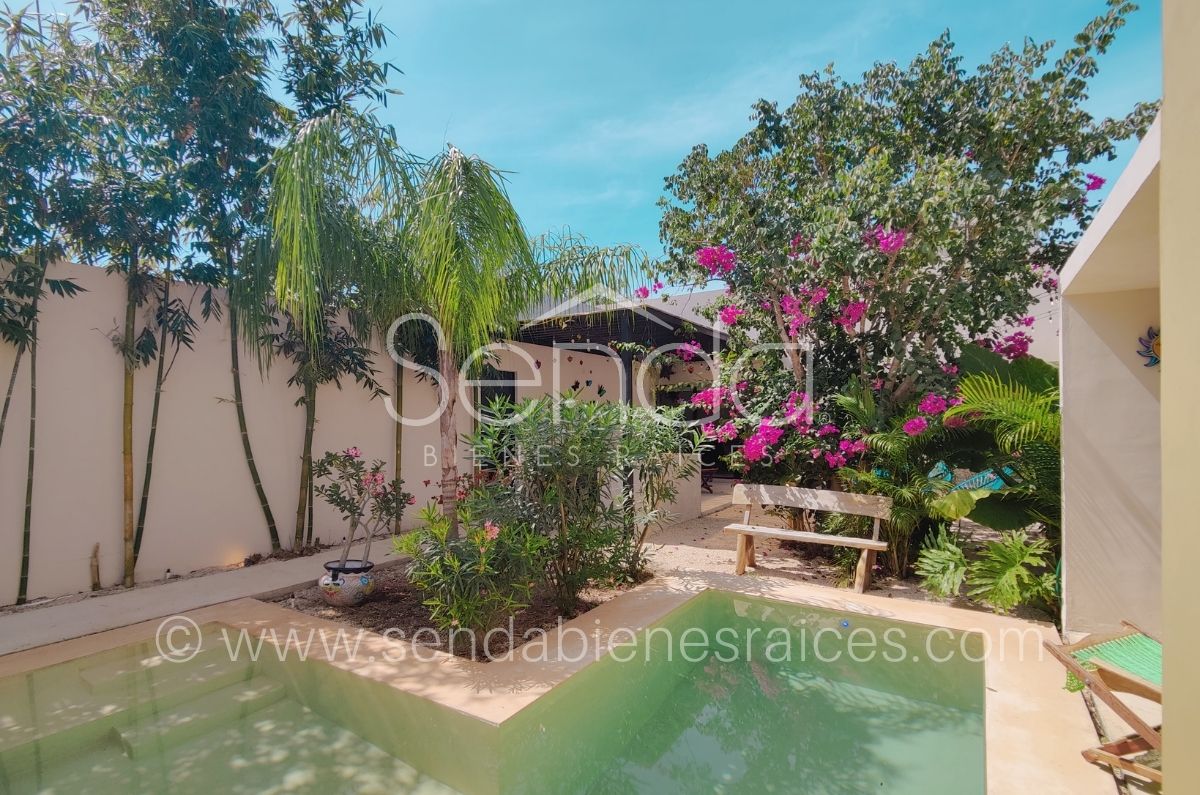 1509-42866-Casa-en-venta-en-Cholul-Merida-una-planta-con-3-habitaciones-alberca-y-paneles-MA23.jpg