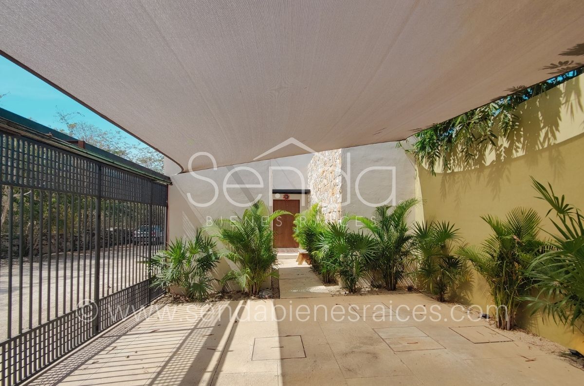 1509-42867-Casa-en-venta-en-Cholul-Merida-una-planta-con-3-habitaciones-alberca-y-paneles-MA22.jpg