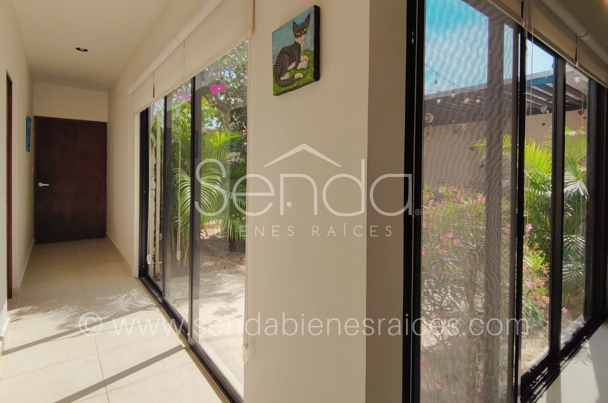 1509-42873-Casa-en-venta-en-Cholul-Merida-una-planta-con-3-habitaciones-alberca-y-paneles-MA16.jpg
