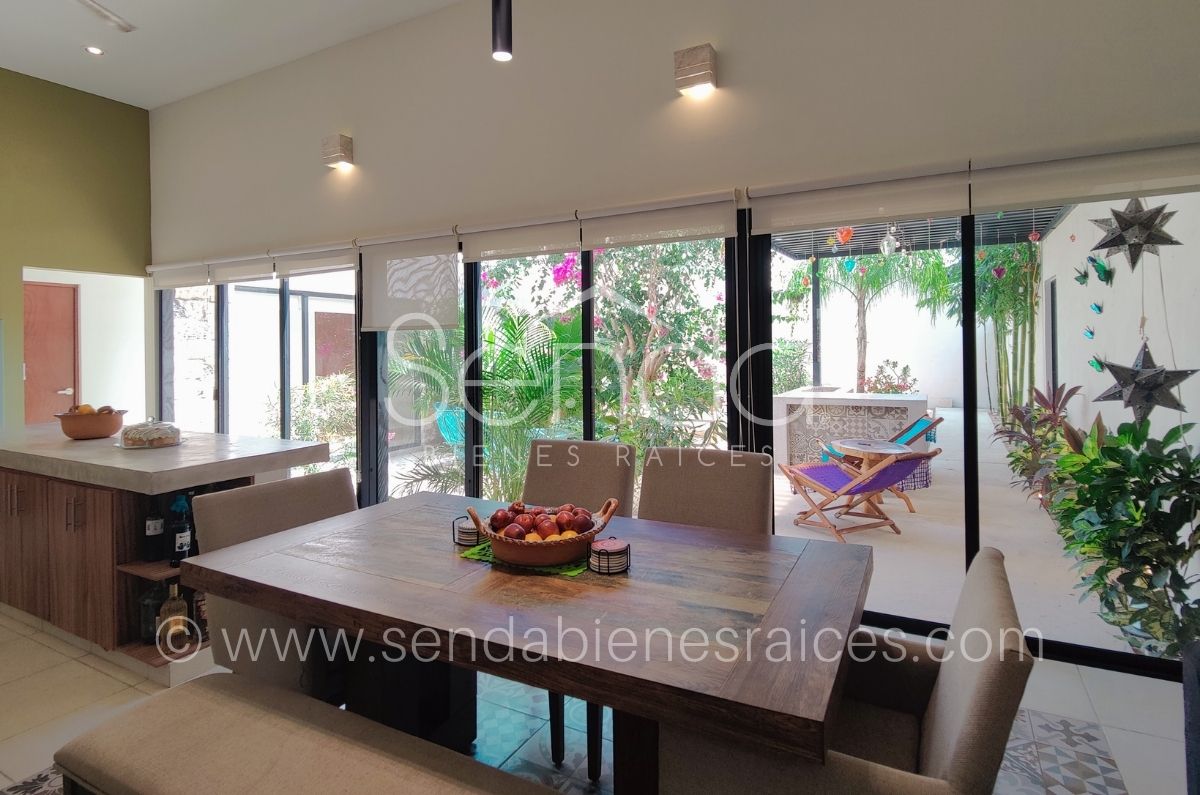 1509-42874-Casa-en-venta-en-Cholul-Merida-una-planta-con-3-habitaciones-alberca-y-paneles-MA15.jpg