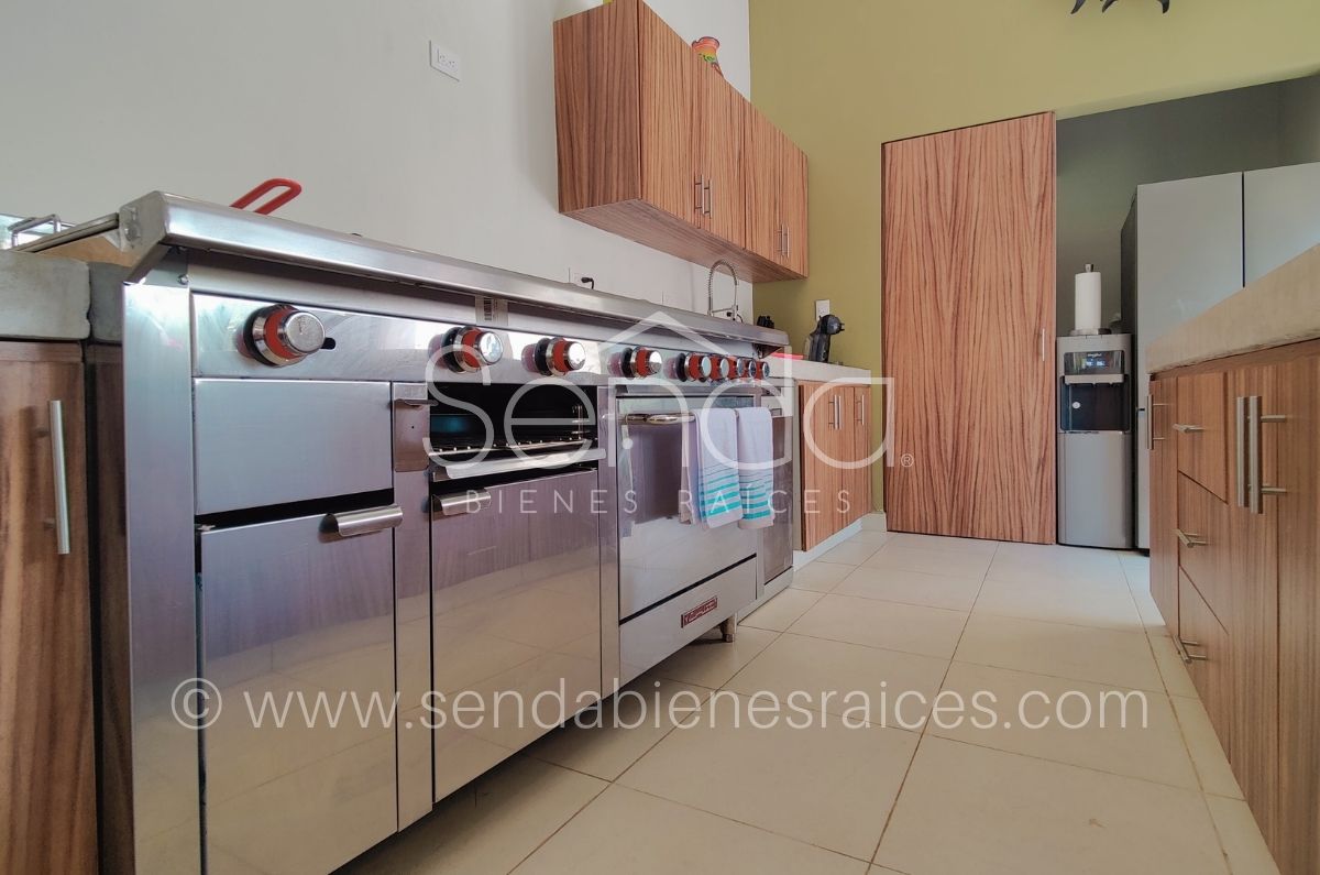1509-42877-Casa-en-venta-en-Cholul-Merida-una-planta-con-3-habitaciones-alberca-y-paneles-MA12.jpg