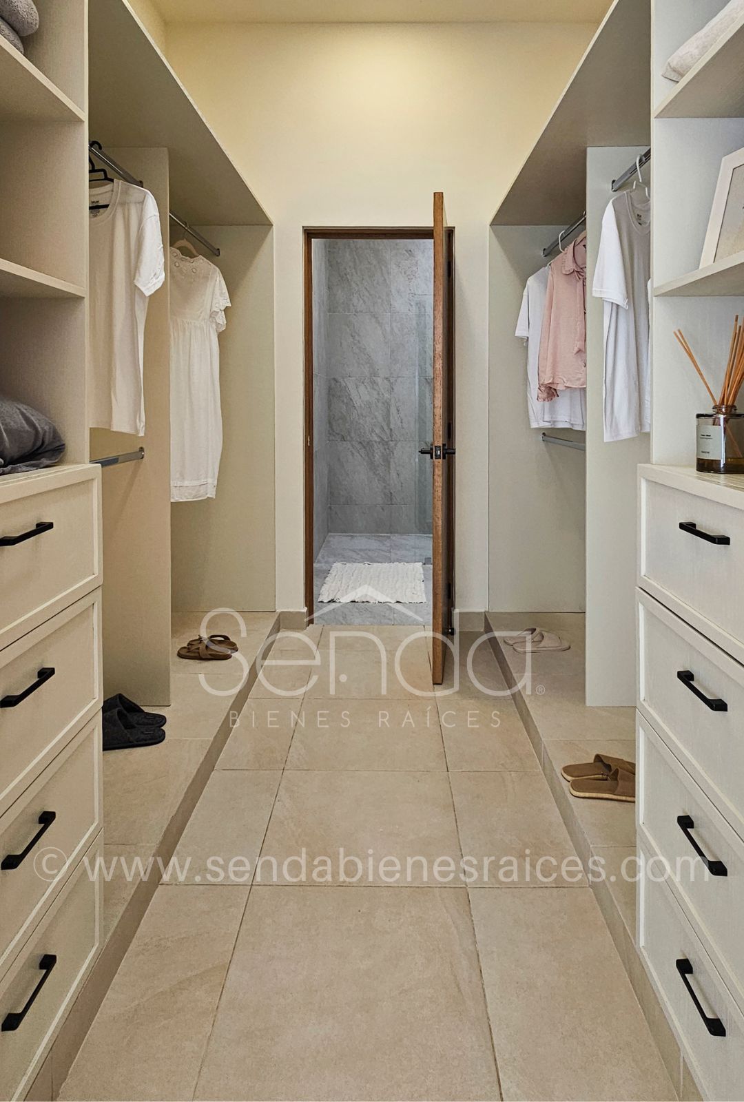 1700-50616-Casa-Tiki-Tiki-en-venta-de-una-planta-en-Cholul-Merida-modelo-B-con-alberca_(18).jpg