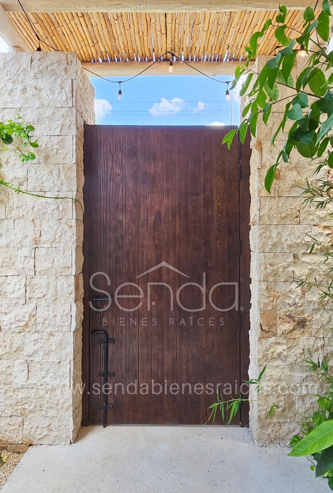 1700-50630-Casa-Tiki-Tiki-en-venta-de-una-planta-en-Cholul-Merida-modelo-B-con-alberca_(31).jpg