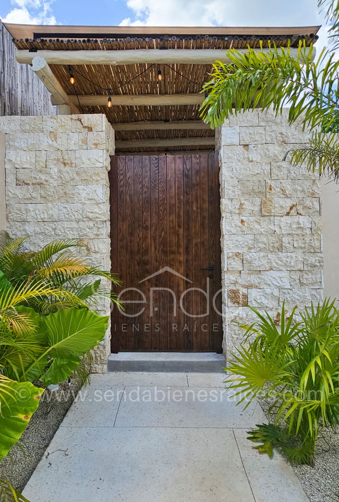 1700-50632-Casa-Tiki-Tiki-en-venta-de-una-planta-en-Cholul-Merida-modelo-B-con-alberca_(33).jpg