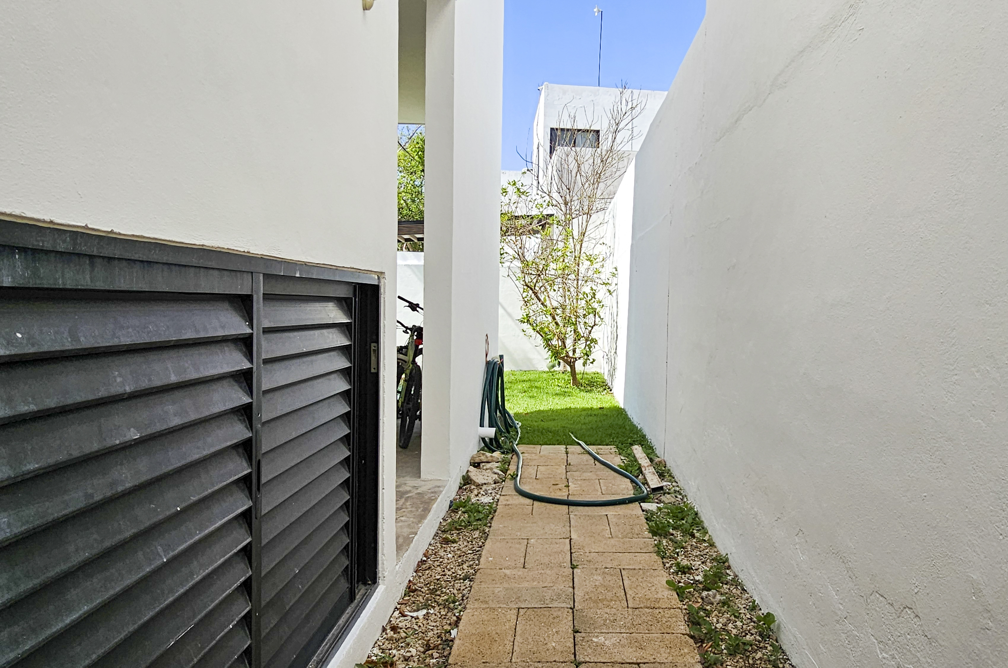 1936-53044-Casa-en-Venta-en-Real-Montejo-Merida-con-cochera-techada-3-recamaras-y-alberca_(14).jpg