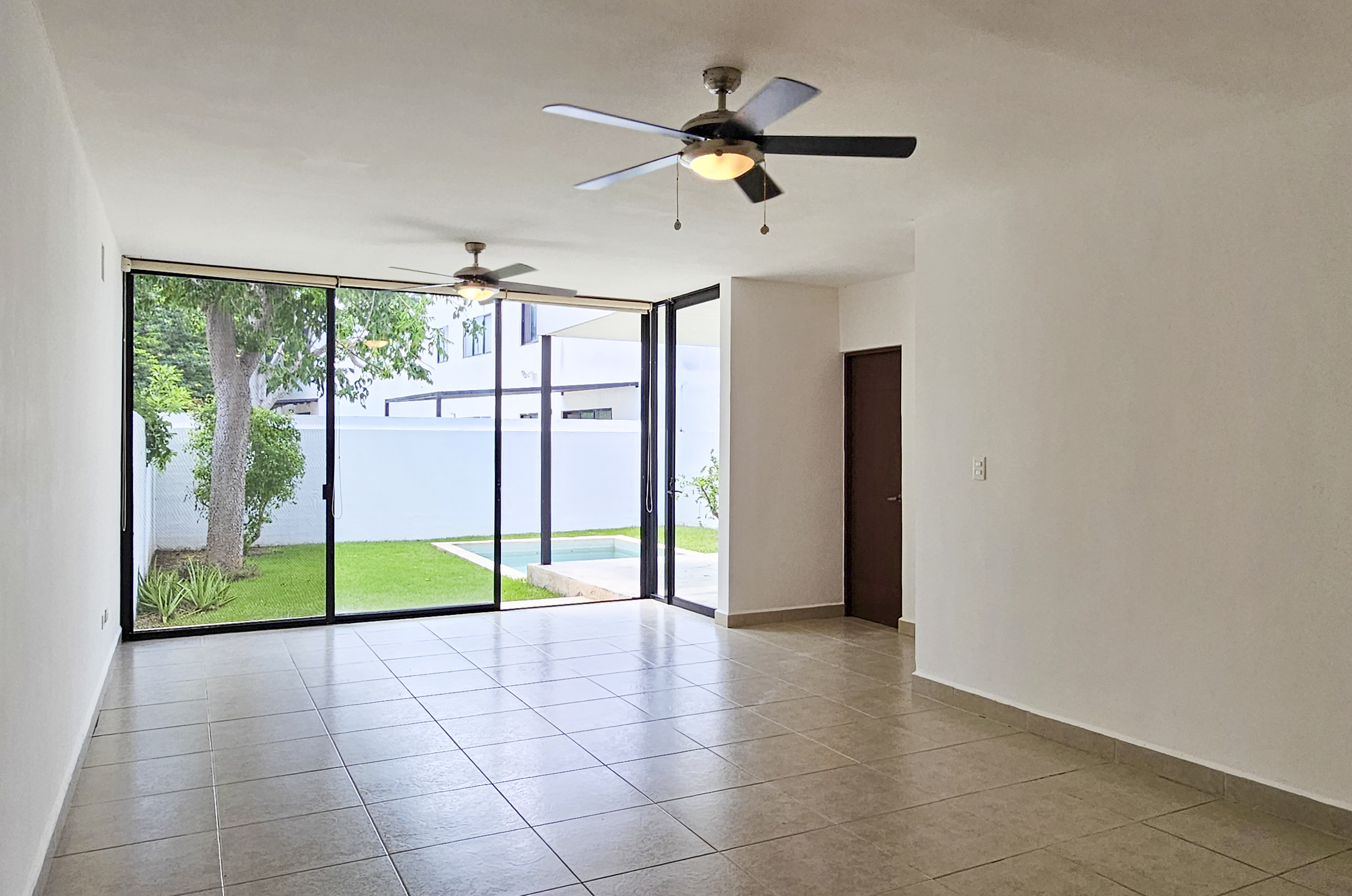 1936-54660-Casa-en-Venta-en-Real-Montejo-Mérida-con-cochera-techada-3-recámaras-y-alberca_(8).jpg