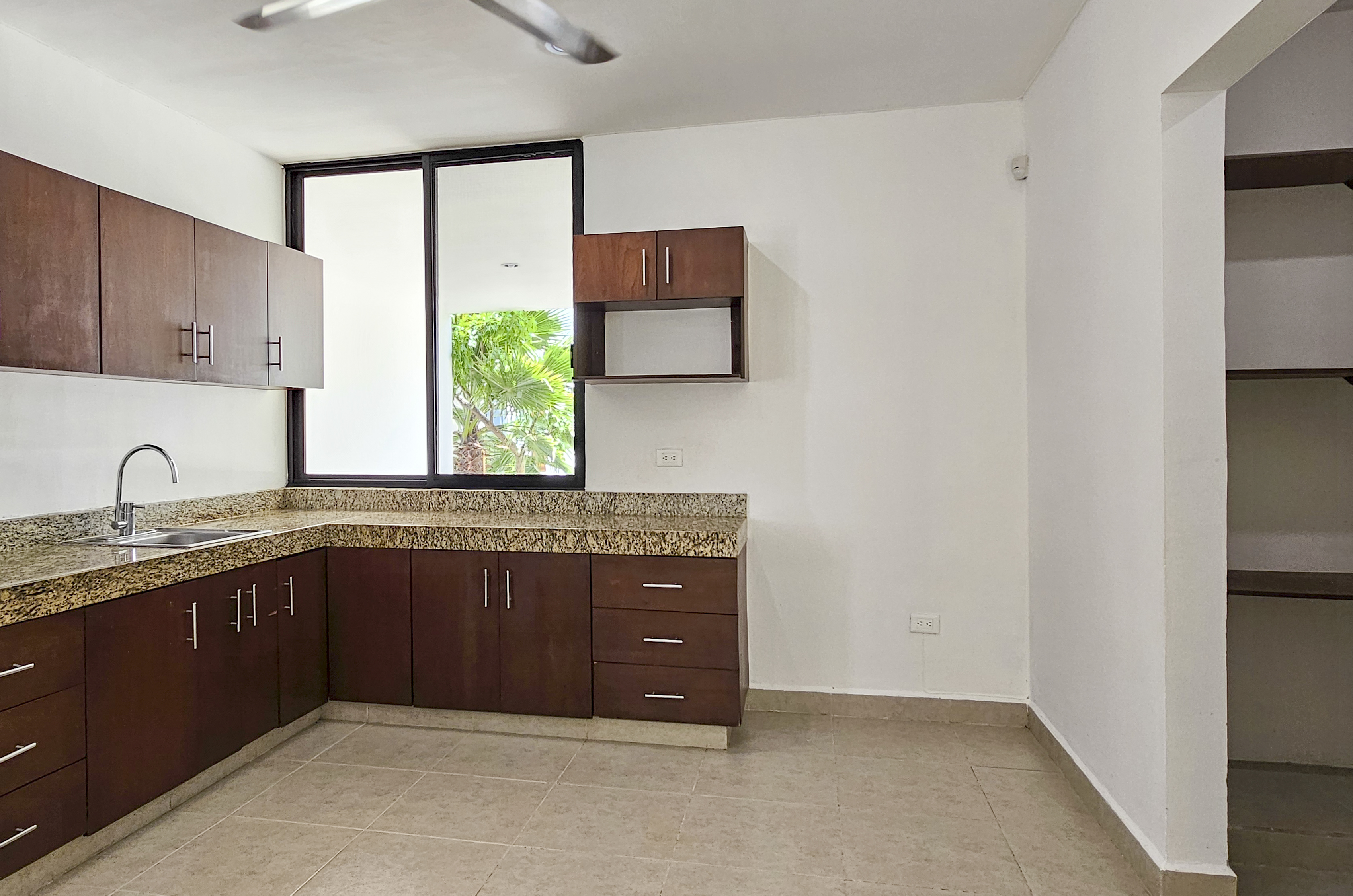 1936-54668-Casa-en-Venta-en-Real-Montejo-Mérida-con-cochera-techada-3-recámaras-y-alberca_(15).jpg