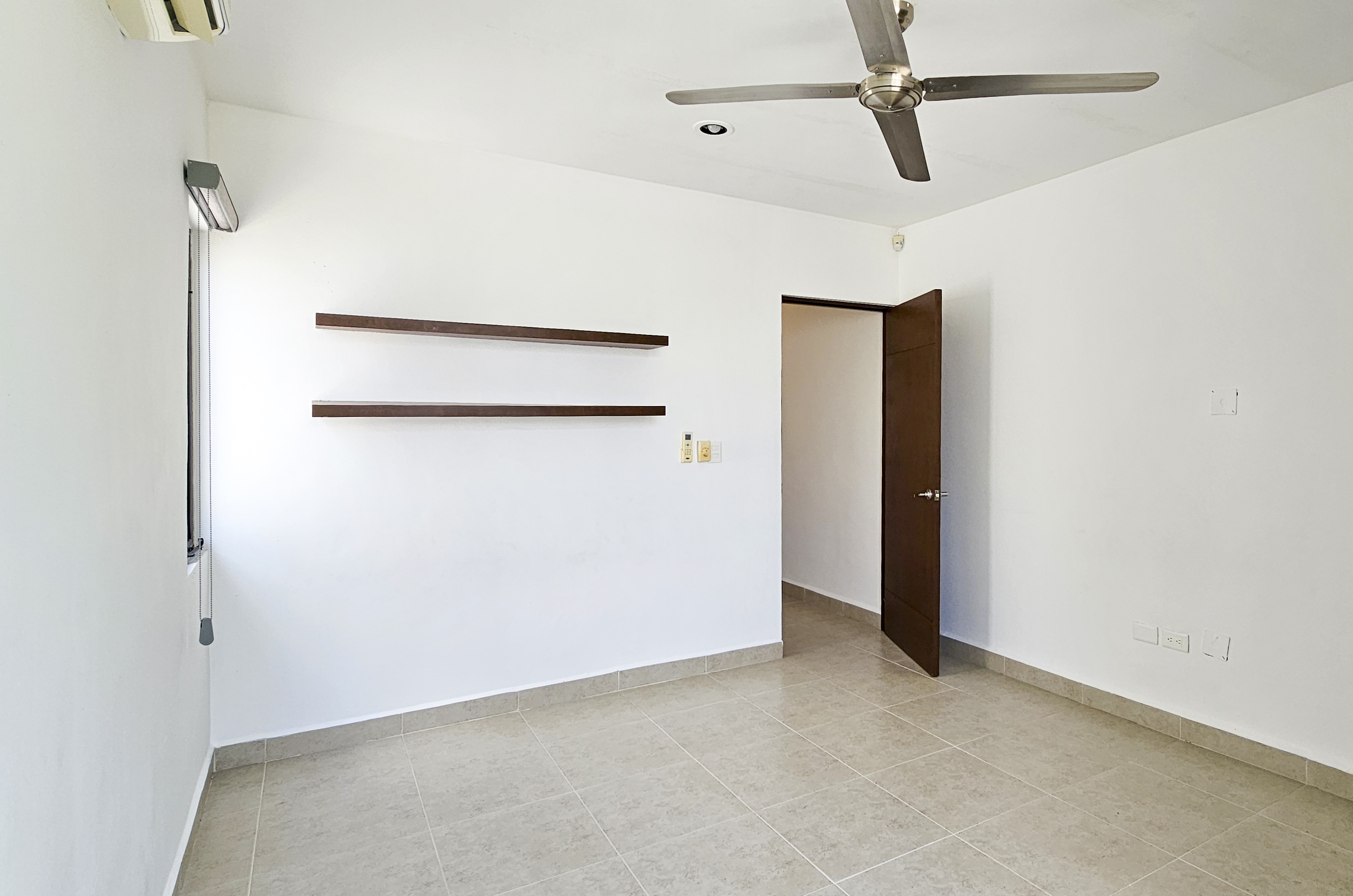 1936-54675-Casa-en-Venta-en-Real-Montejo-Mérida-con-cochera-techada-3-recámaras-y-alberca_(22).jpg