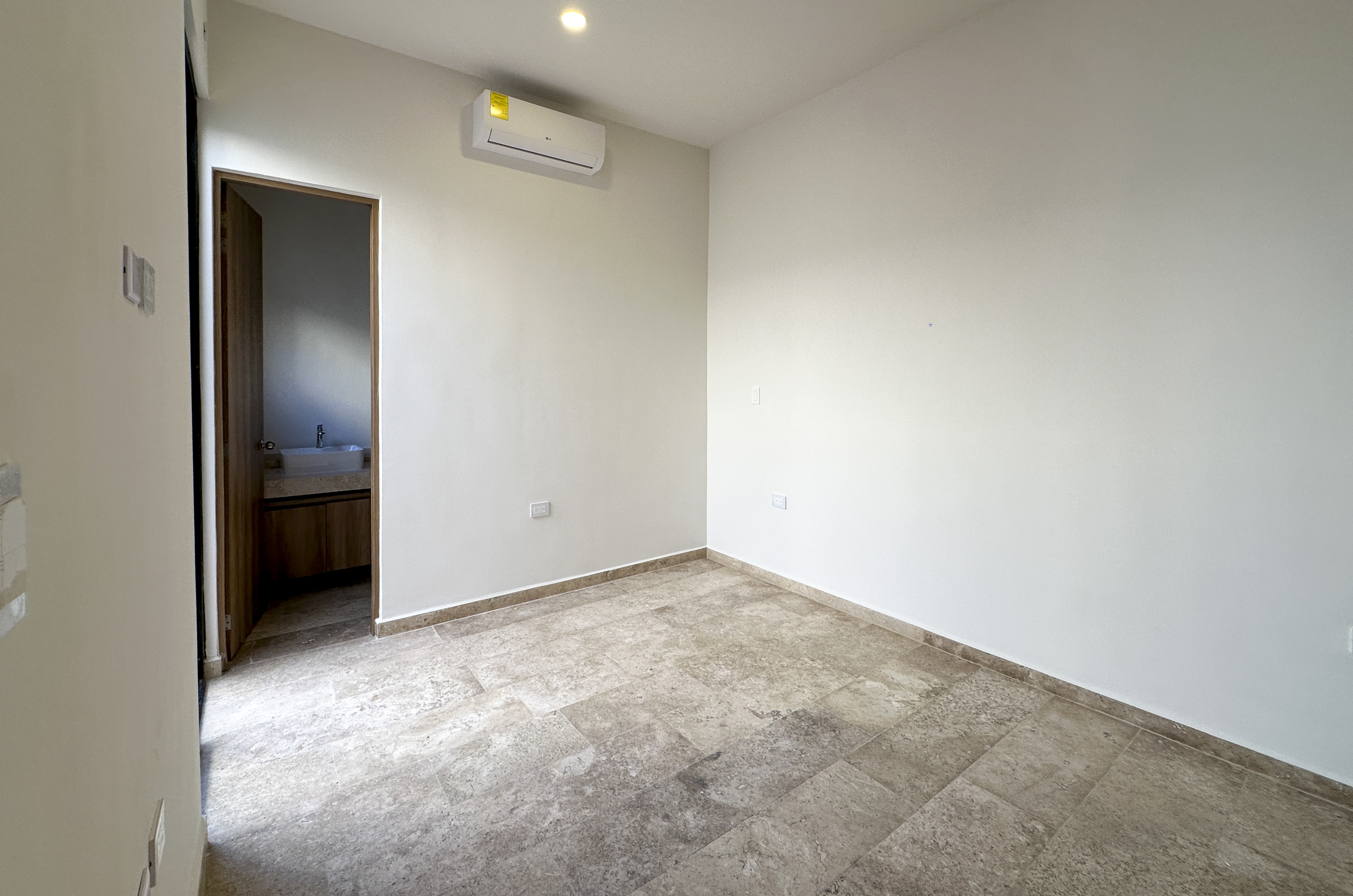 2000-54322-Casa-en-Renta-de-un-piso-con-2-habitaciones-y-alberca-en-Conkal-20_(13).jpg