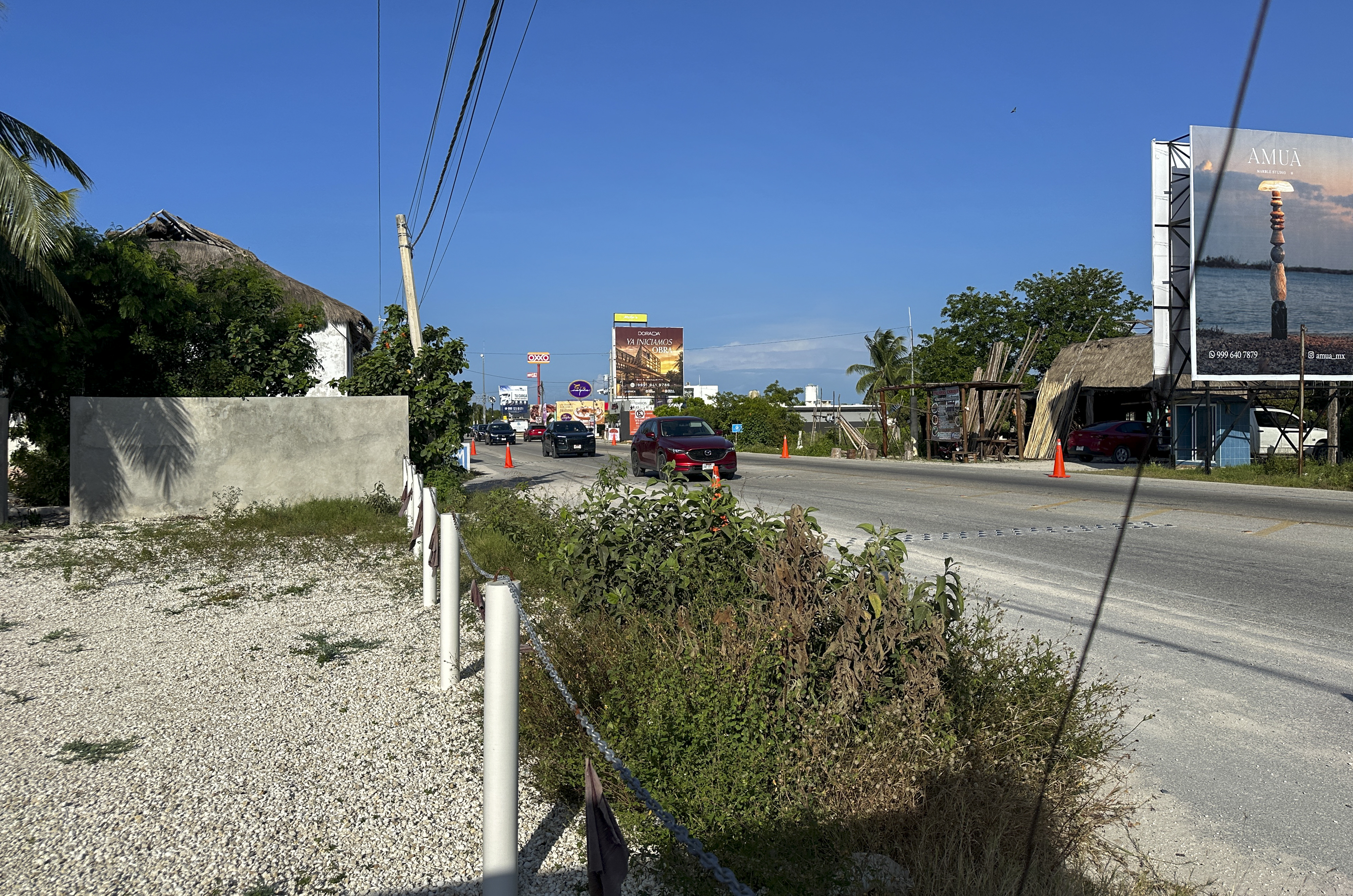 2004-54394-Terreno-en-Renta-en-la-Playa-en-la-zona-comercial-carretera-Chichxulub-Puerto_(2).jpg
