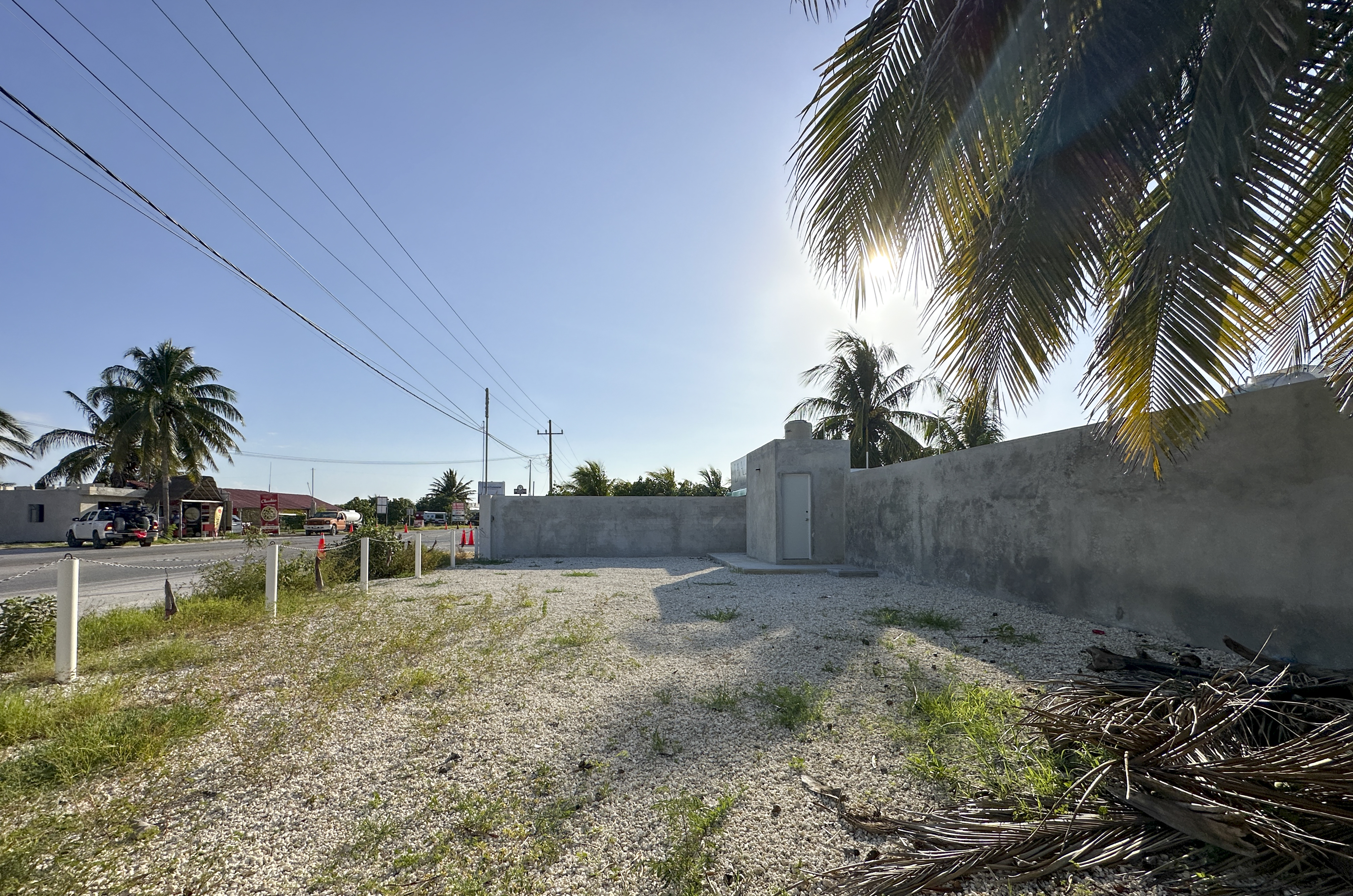 2004-54409-Terreno-en-Renta-en-la-Playa-en-la-zona-comercial-carretera-Chichxulub-Puerto_(12).jpg