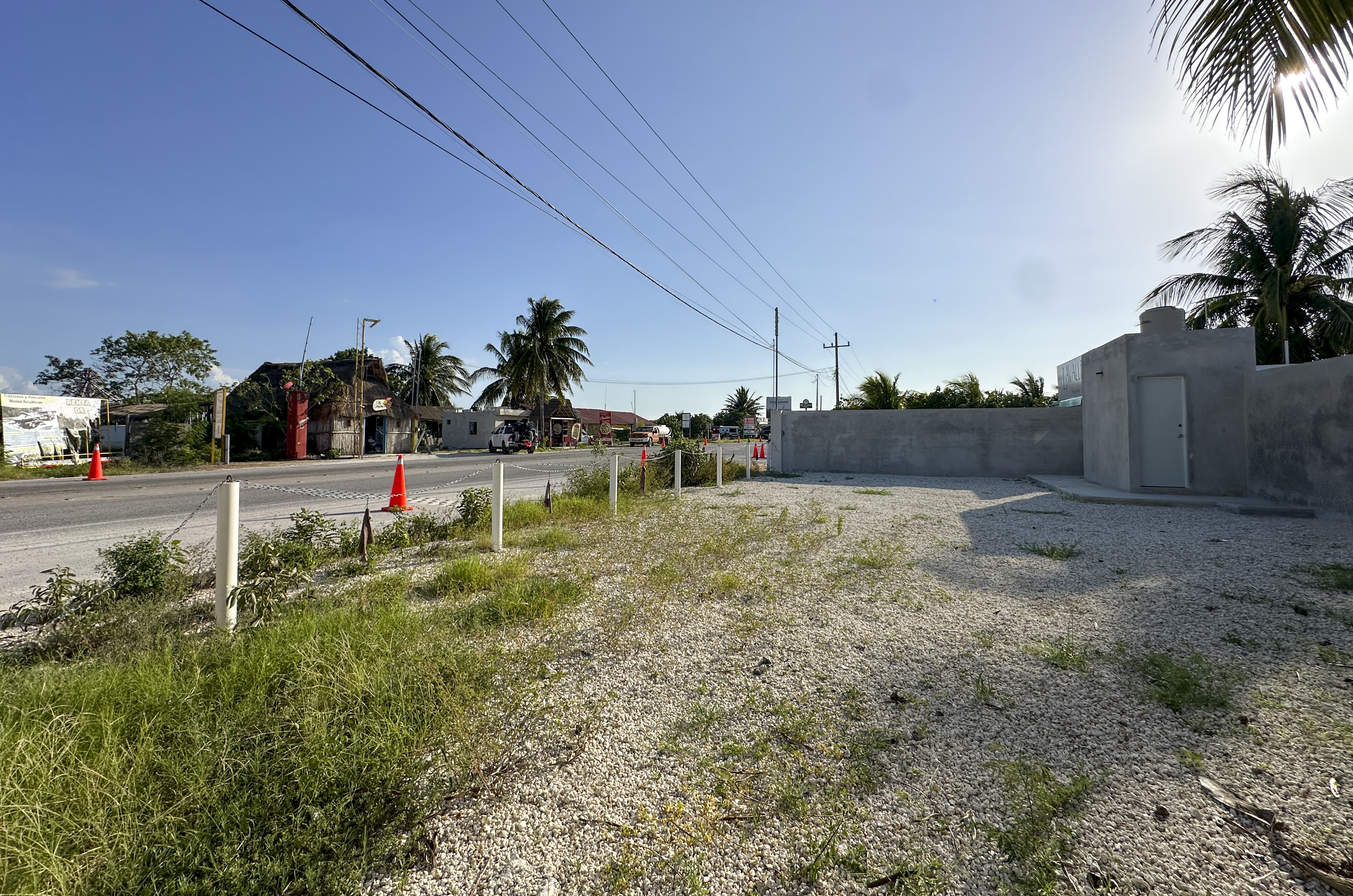 2004-54410-Terreno-en-Renta-en-la-Playa-en-la-zona-comercial-carretera-Chichxulub-Puerto_(13).jpg