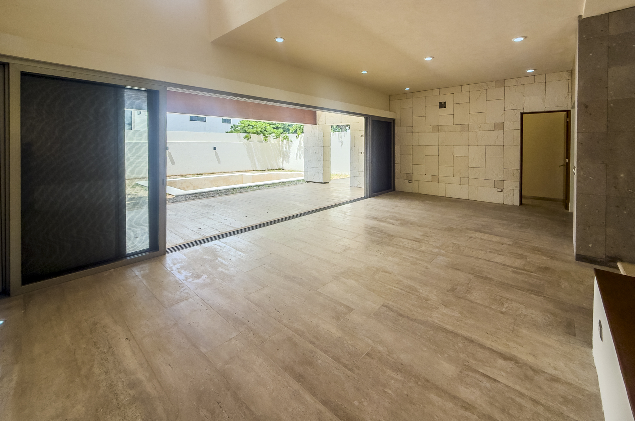 2034-55153-_Casa-en-venta-ubicada-en-Cholul-de-4-habitaciones-alberca-en-privada_(16).jpg
